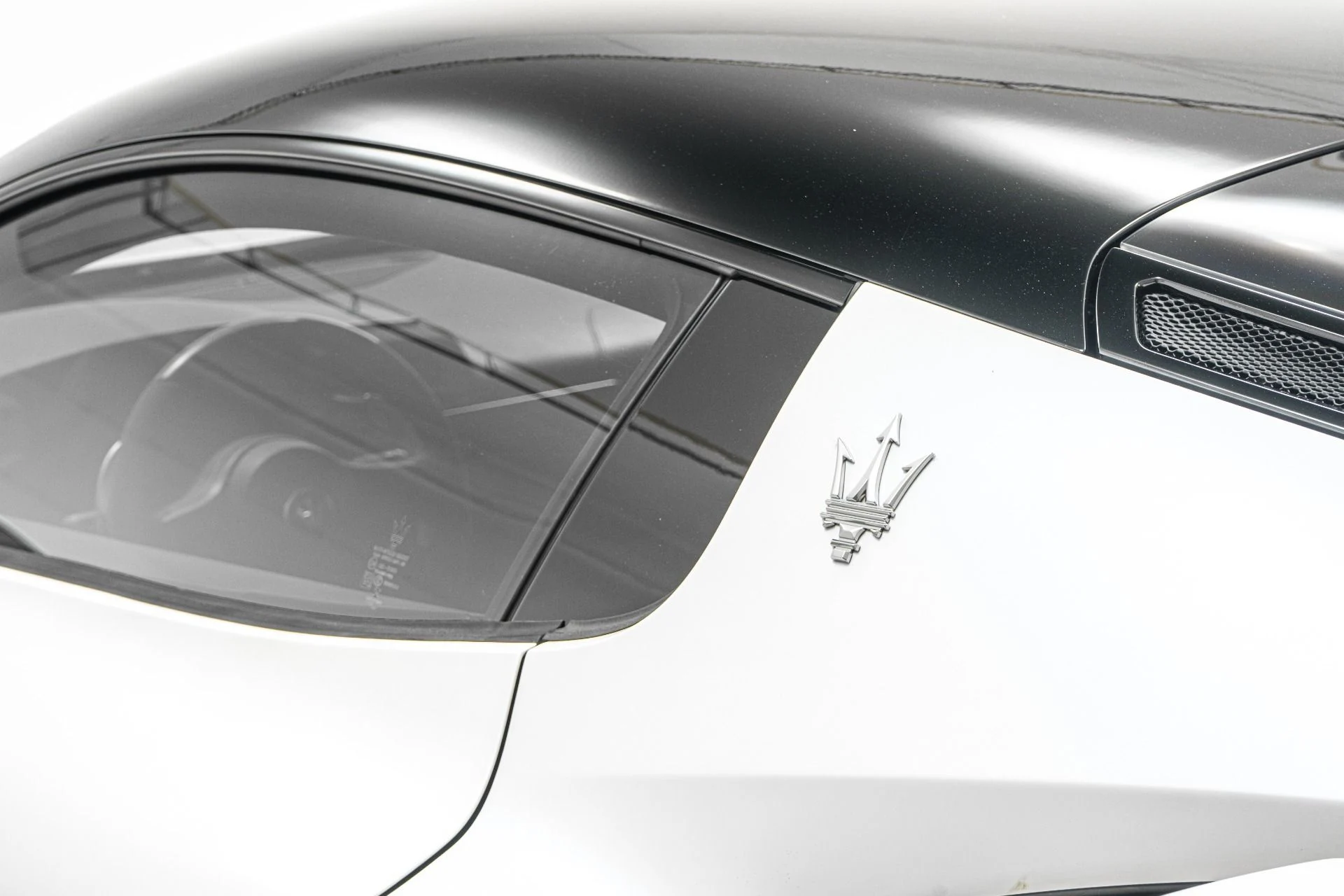 mph036_2861798247_Used_2022_Maserati_MC_20_1779288134_7711fdac78