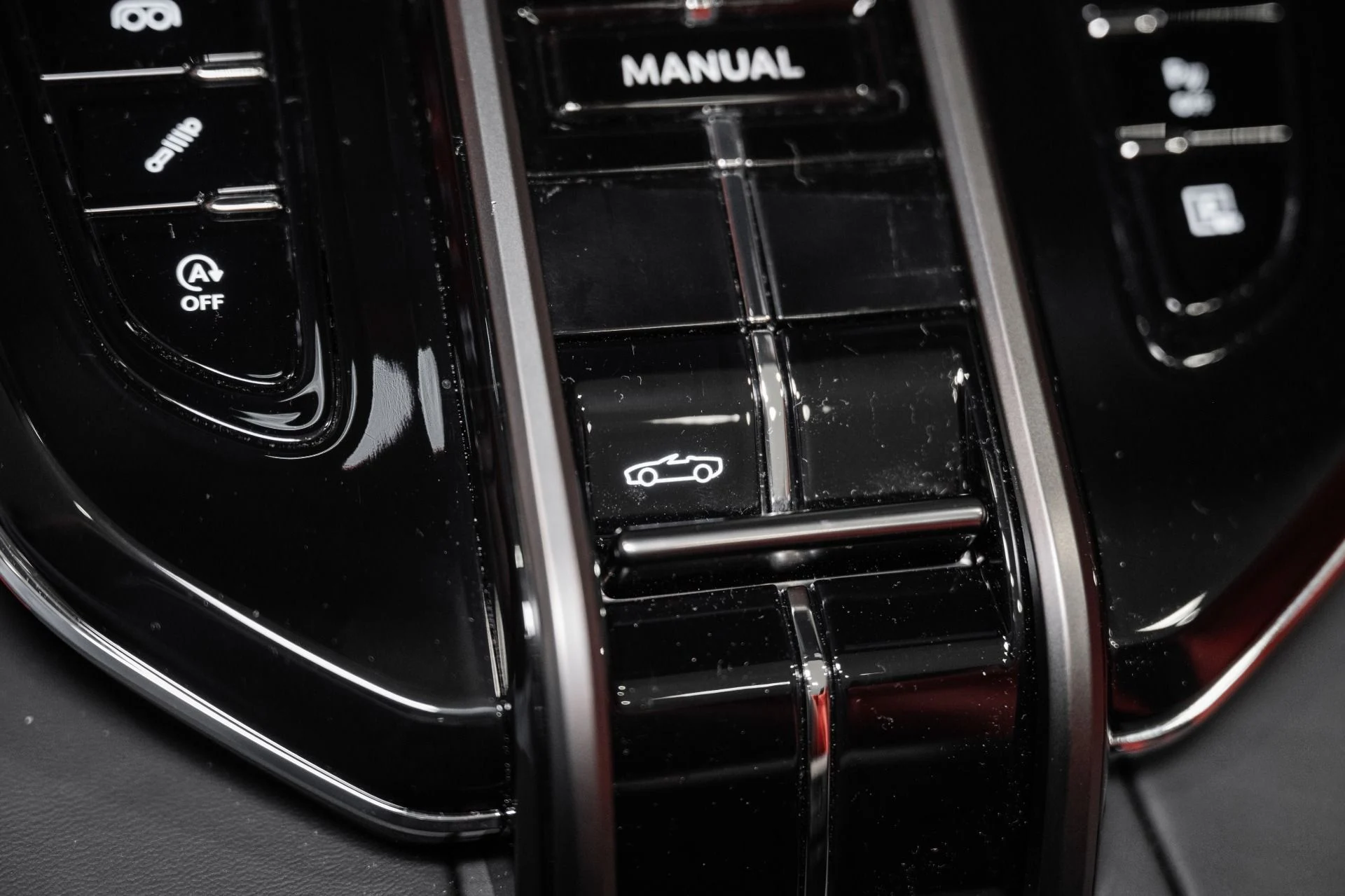 mph036_2863847868_New_2026_Aston_Martin_Vantage_S_Roadster_1781710723_dec95ef1c4