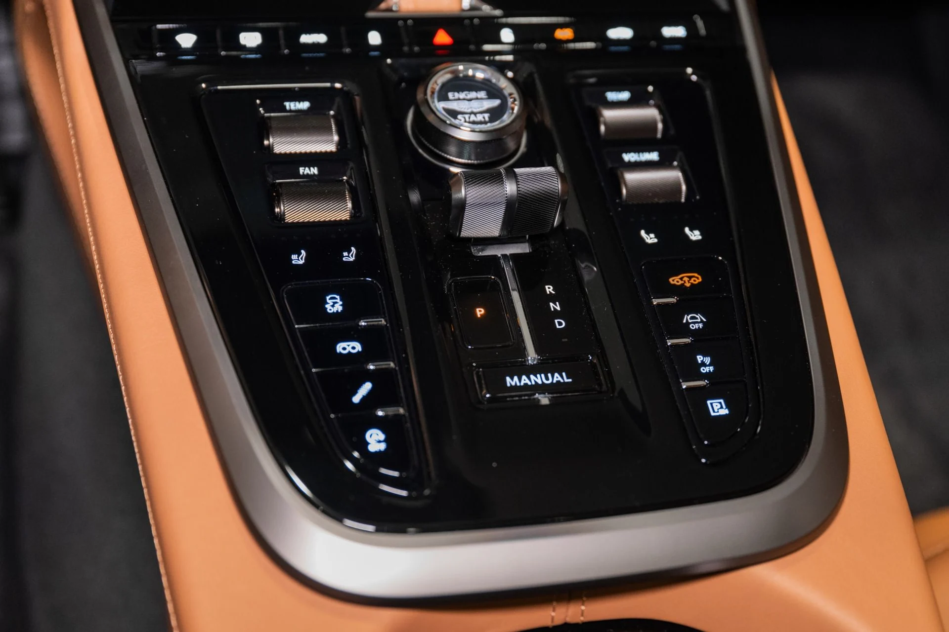 mph036_2878643023_New_2026_Aston_Martin_DBX_707_1765214112_d06ee850ef