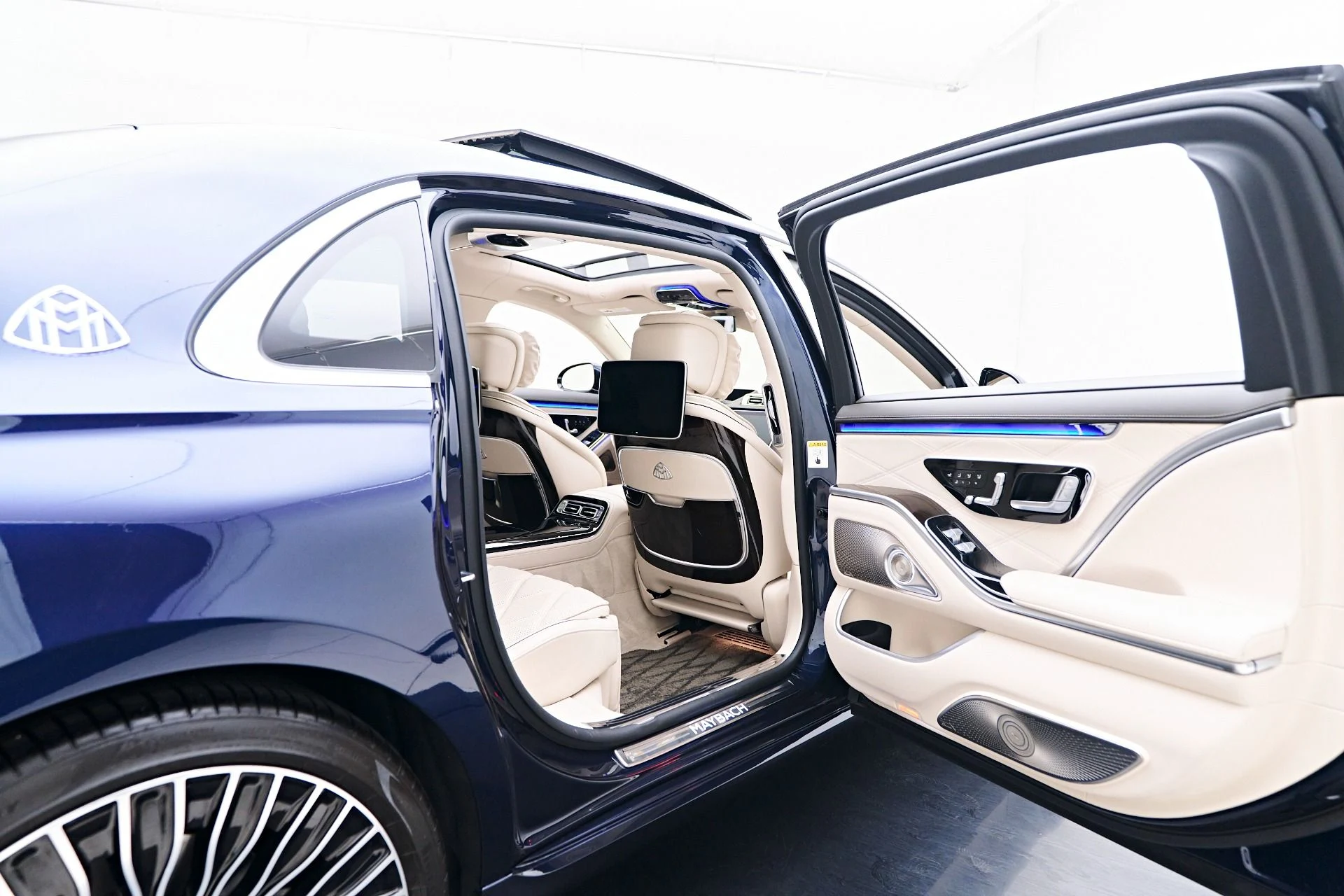 mph036_2885160387_Used_2023_Mercedes_Benz_S_Class_Maybach_S_580_1755633550_b72d61f979