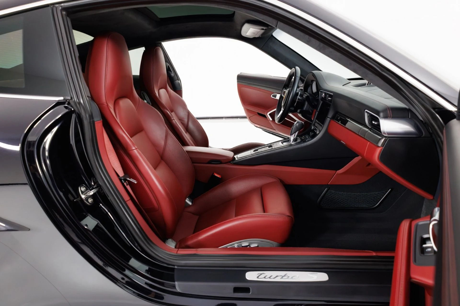 mph036_2891674532_Used_2017_Porsche_911_Turbo_S_1773337583_22cc71606d