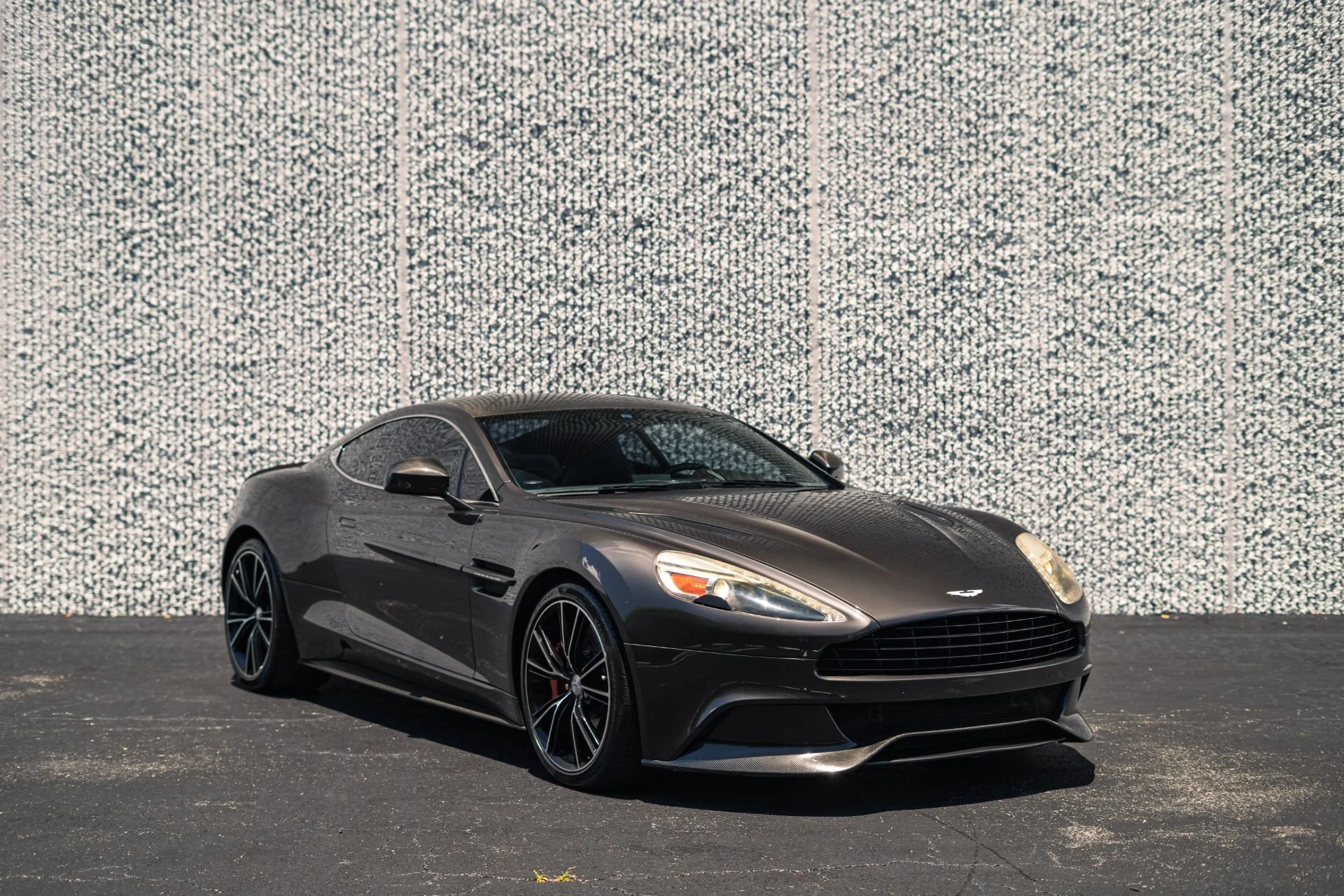 mph036_2899816814_Used_2014_Aston_Martin_Vanquish_Carbon_Exterior_Package_1782856406_09efe273e9