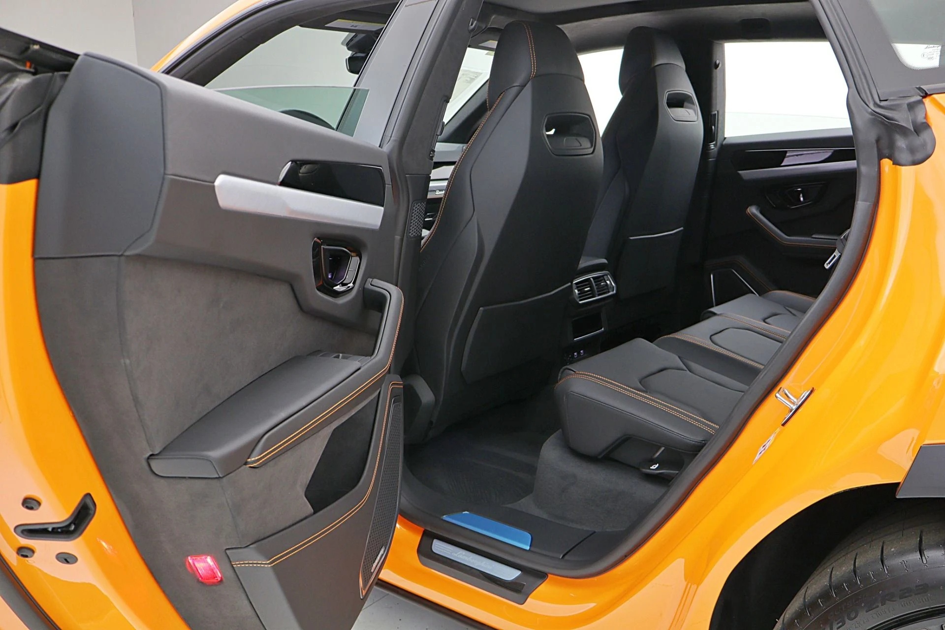 mph036_2926027756_New_2026_Lamborghini_Urus_SE_c49d1f859b