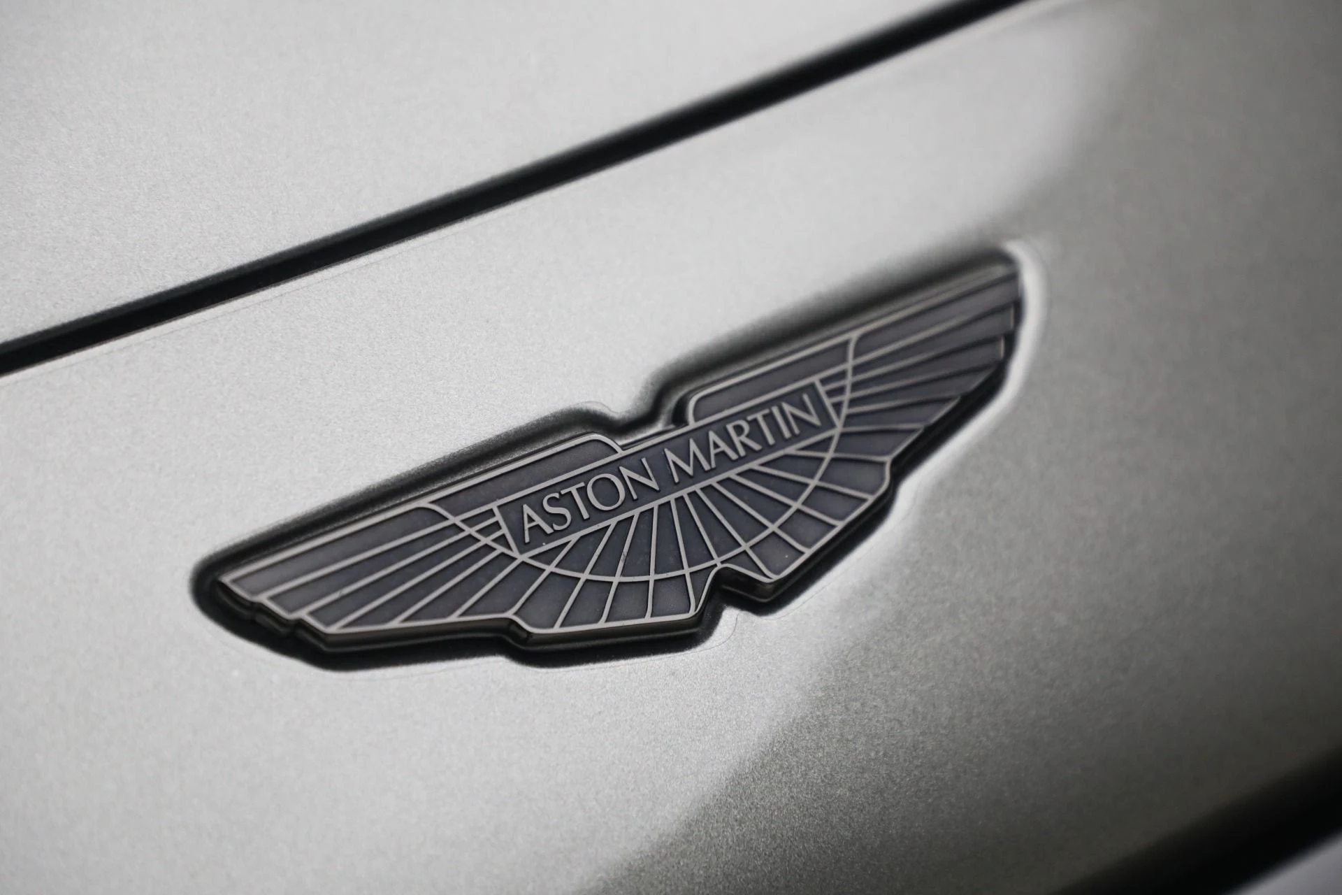 mph036_2930550754_Used_2021_Aston_Martin_Vantage_1764880993_9d70f3a8ce