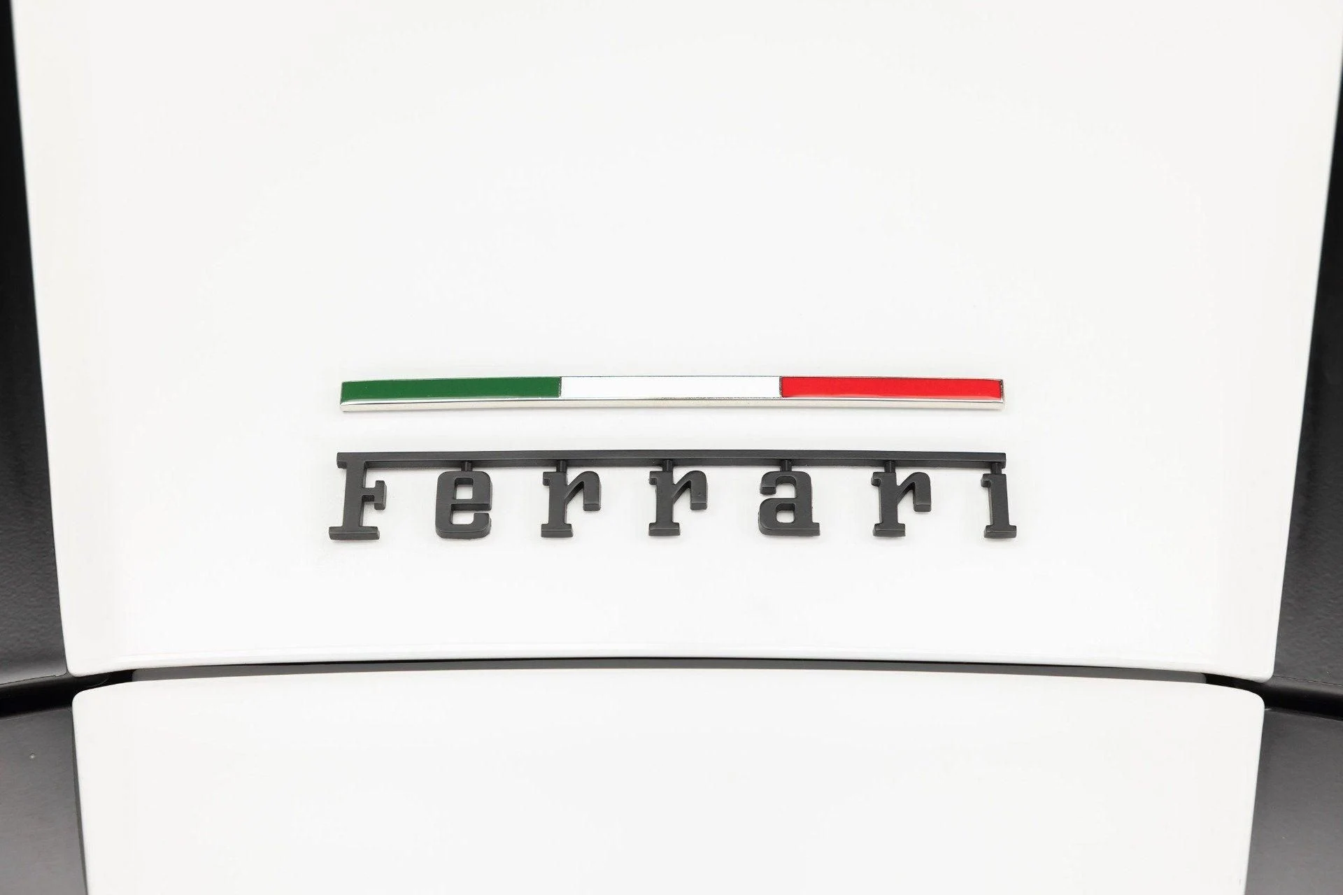 mph036_2935404729_Used_2022_Ferrari_F8_Spider_1789652700_555a9dc914