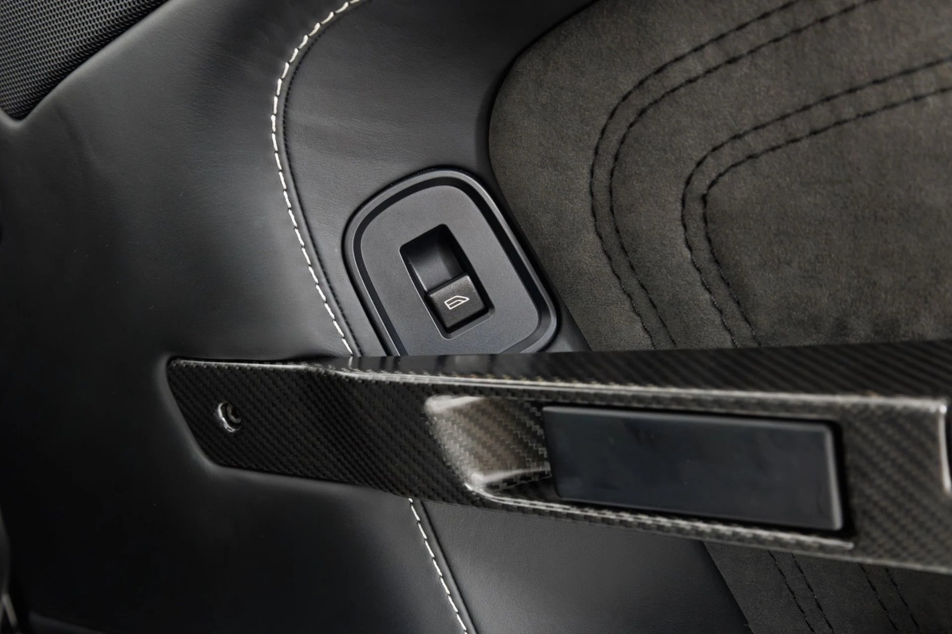 mph036_2941709207_Used_2009_Aston_Martin_DBS_V12_Manual_1785525198_dd76cf25ed