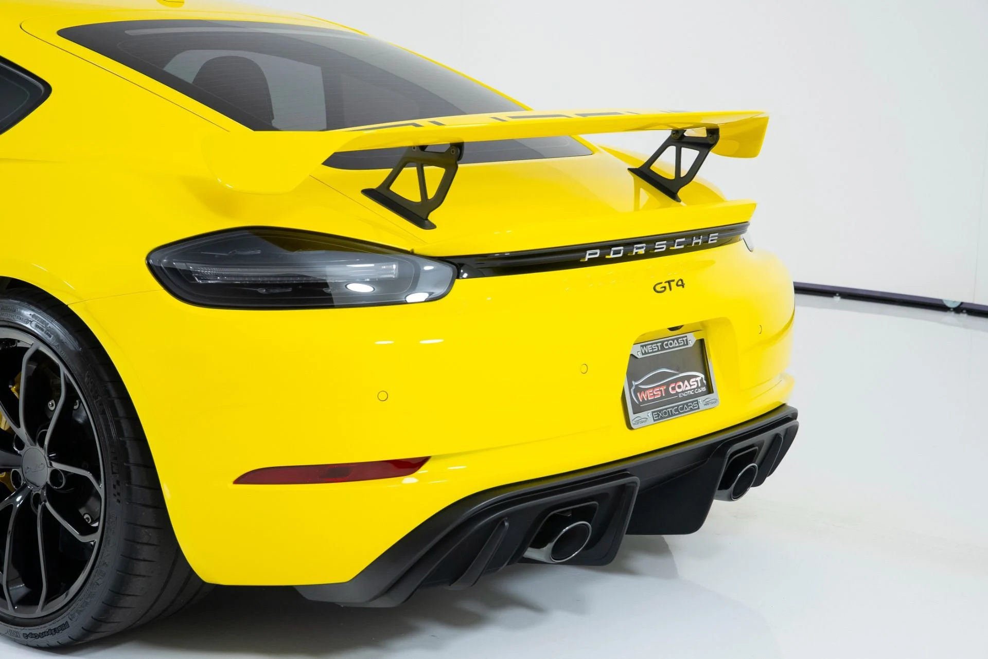 mph036_2945120690_Used_2022_Porsche_718_Cayman_GT_4_1769546035_aa51795c6f