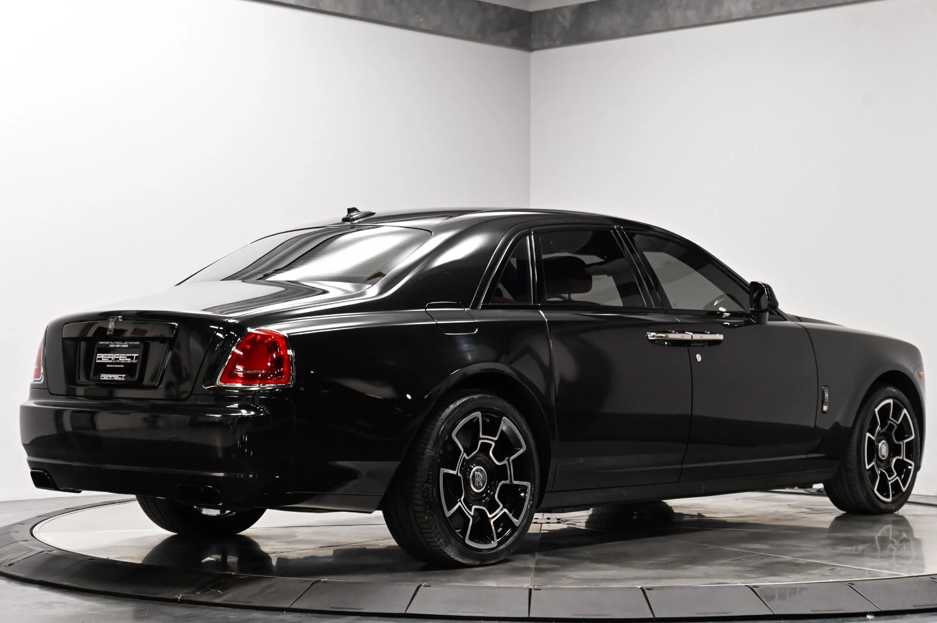 mph036_2968548397_Used_2017_Rolls_Royce_Ghost_Base_1792796263_75ec19b2ab