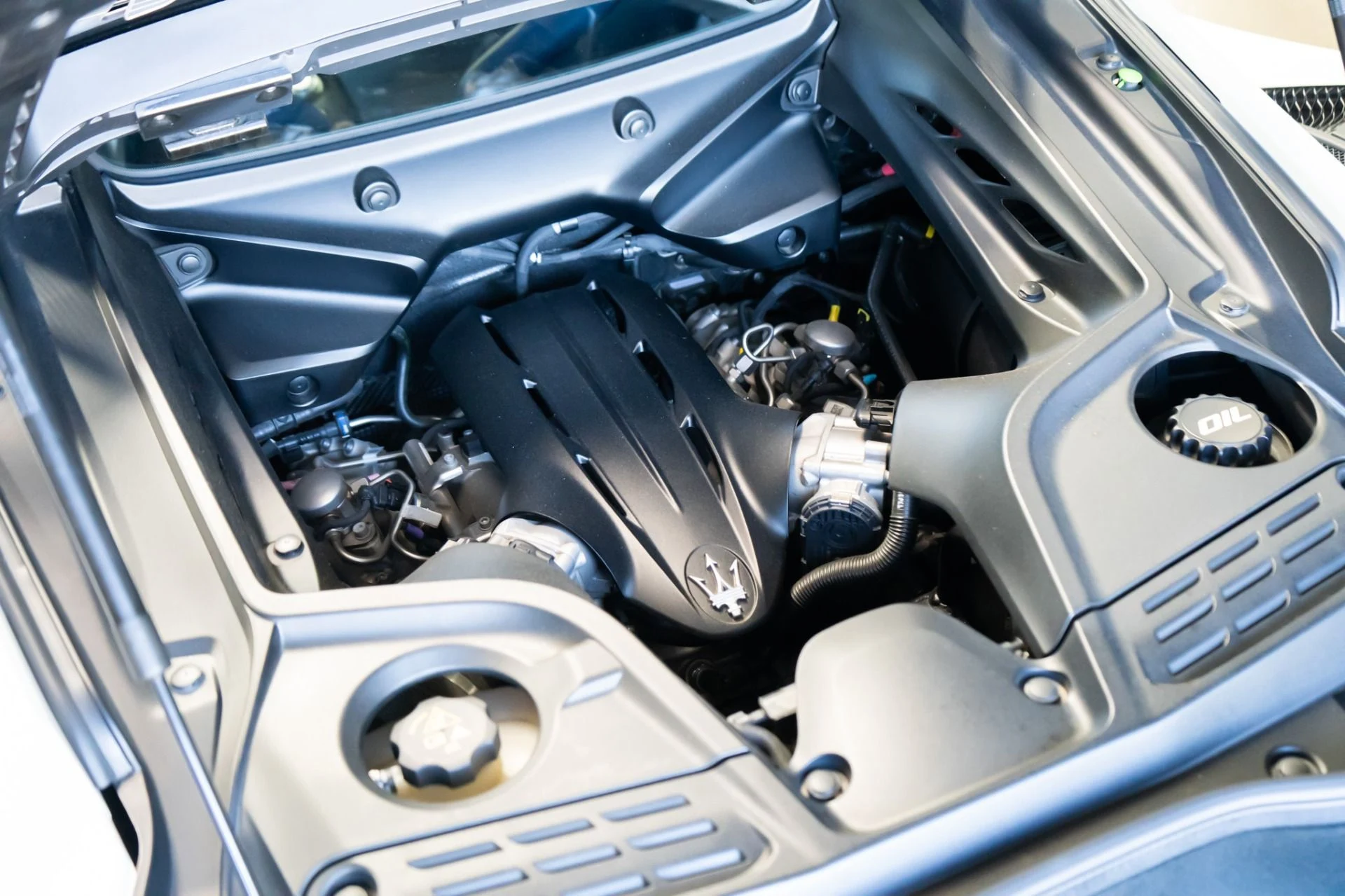 mph036_2976706669_Used_2022_Maserati_MC_20_1759174720_47b32bfec5