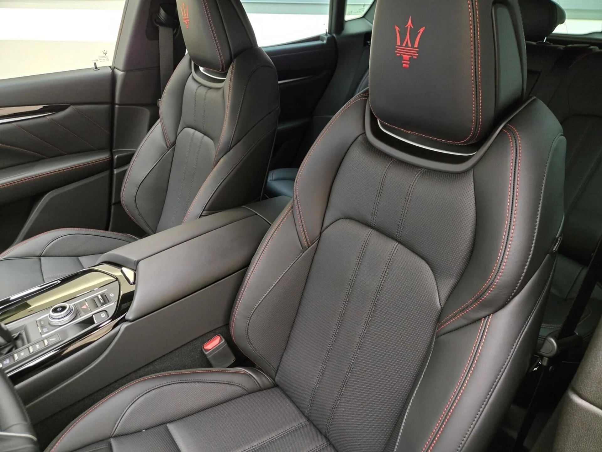 mph036_2991220198_New_2024_Maserati_Levante_GT_1753161620_886d8fdd6b