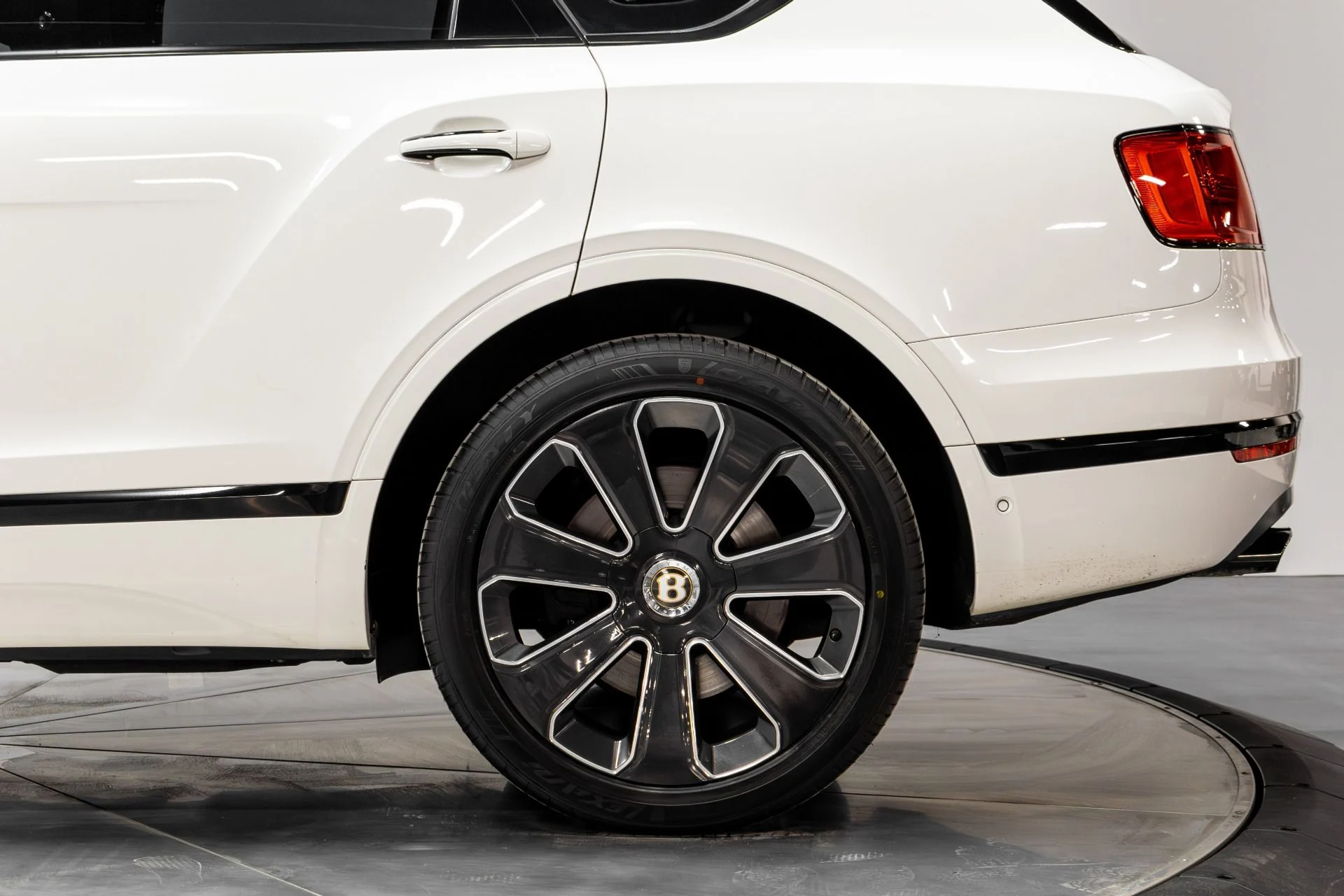 mph036_2999392913_Used_2020_Bentley_Bentayga_V8_1770245140_526c4dfdd8