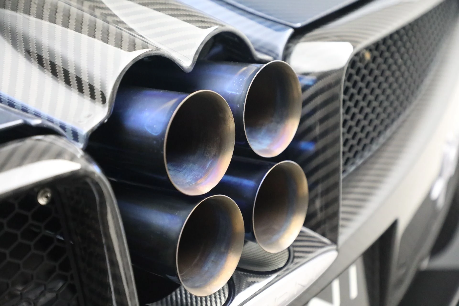 mph036_3004356102_Used_2014_Pagani_Huayra_Tempesta_8bf2d6acd9