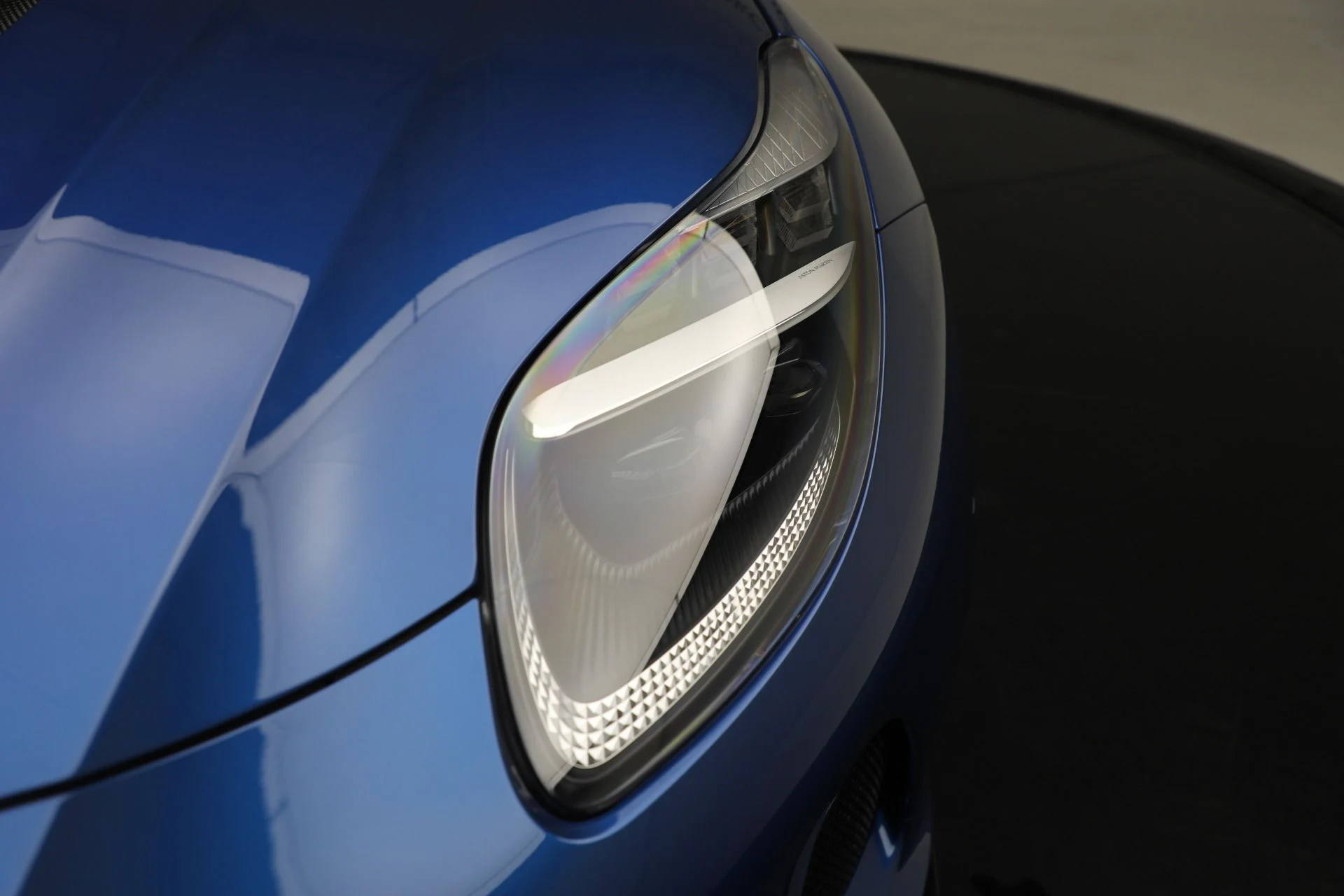 mph036_3005464719_New_2025_Aston_Martin_DB_12_Volante_3680b0707d