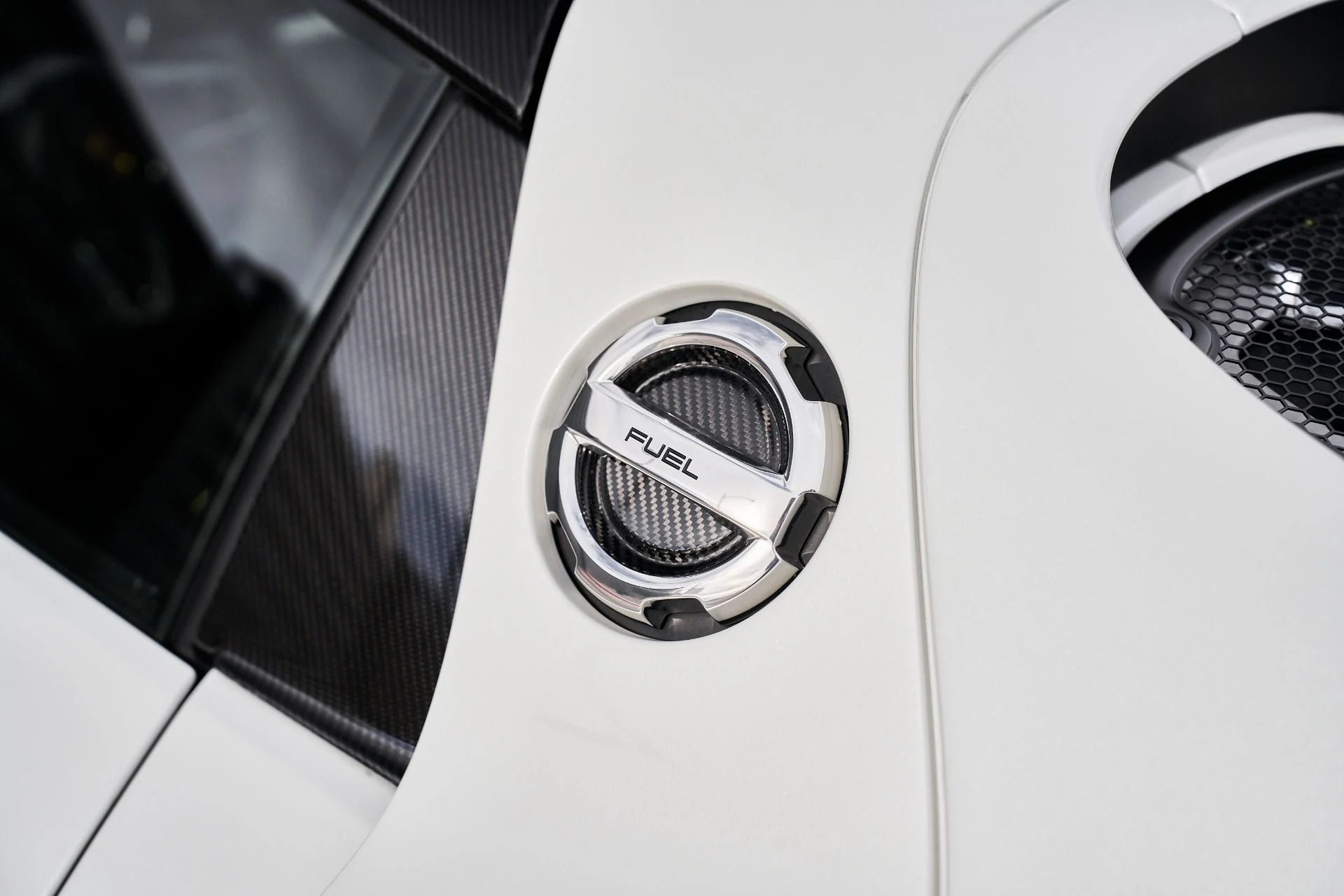 mph036_3028881272_Used_2015_Porsche_918_Spyder_w_Weissach_Package_1764874366_f841180739