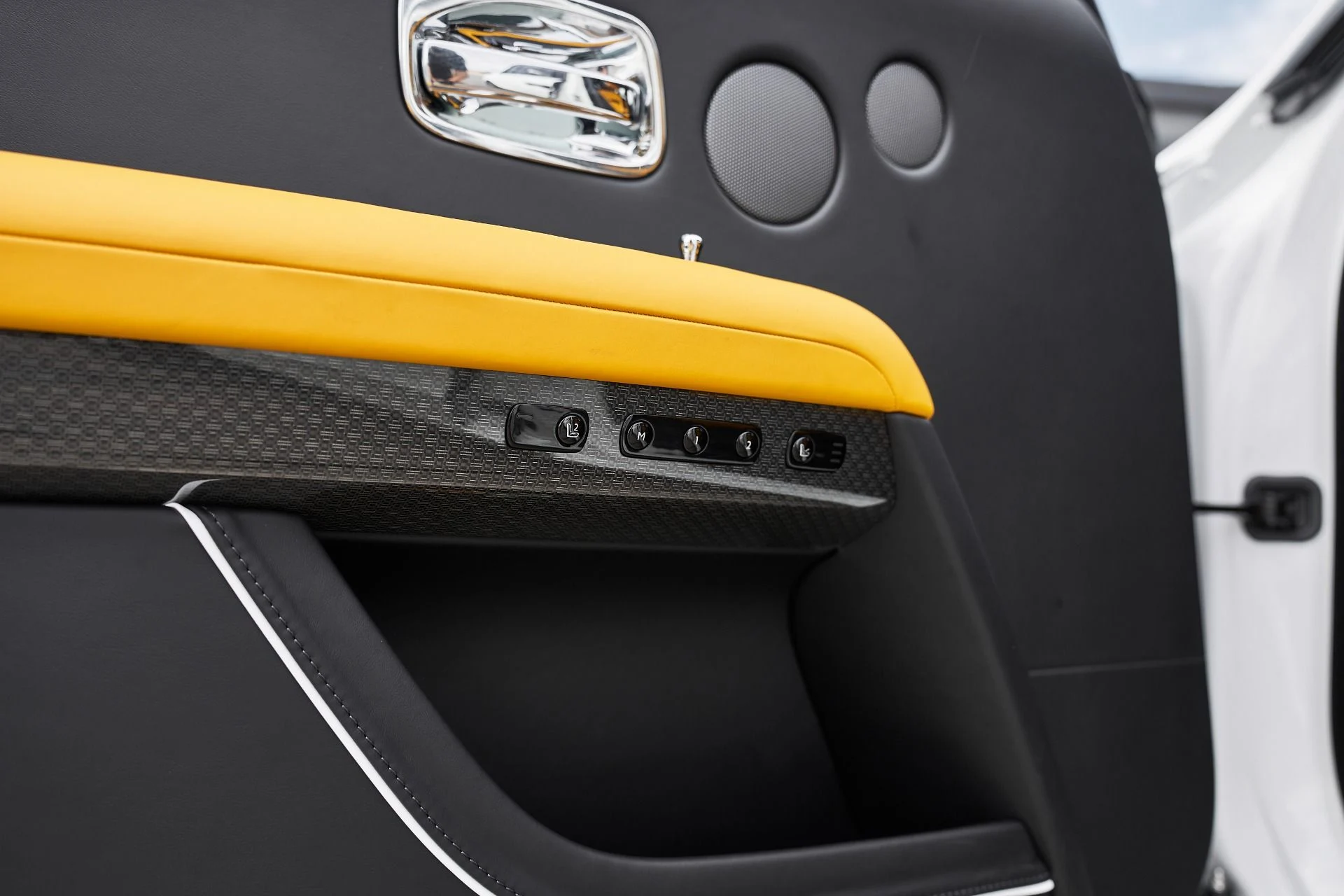 mph036_3037212801_Used_2025_Rolls_Royce_Ghost_Black_Badge_1763167792_d97e5d503c