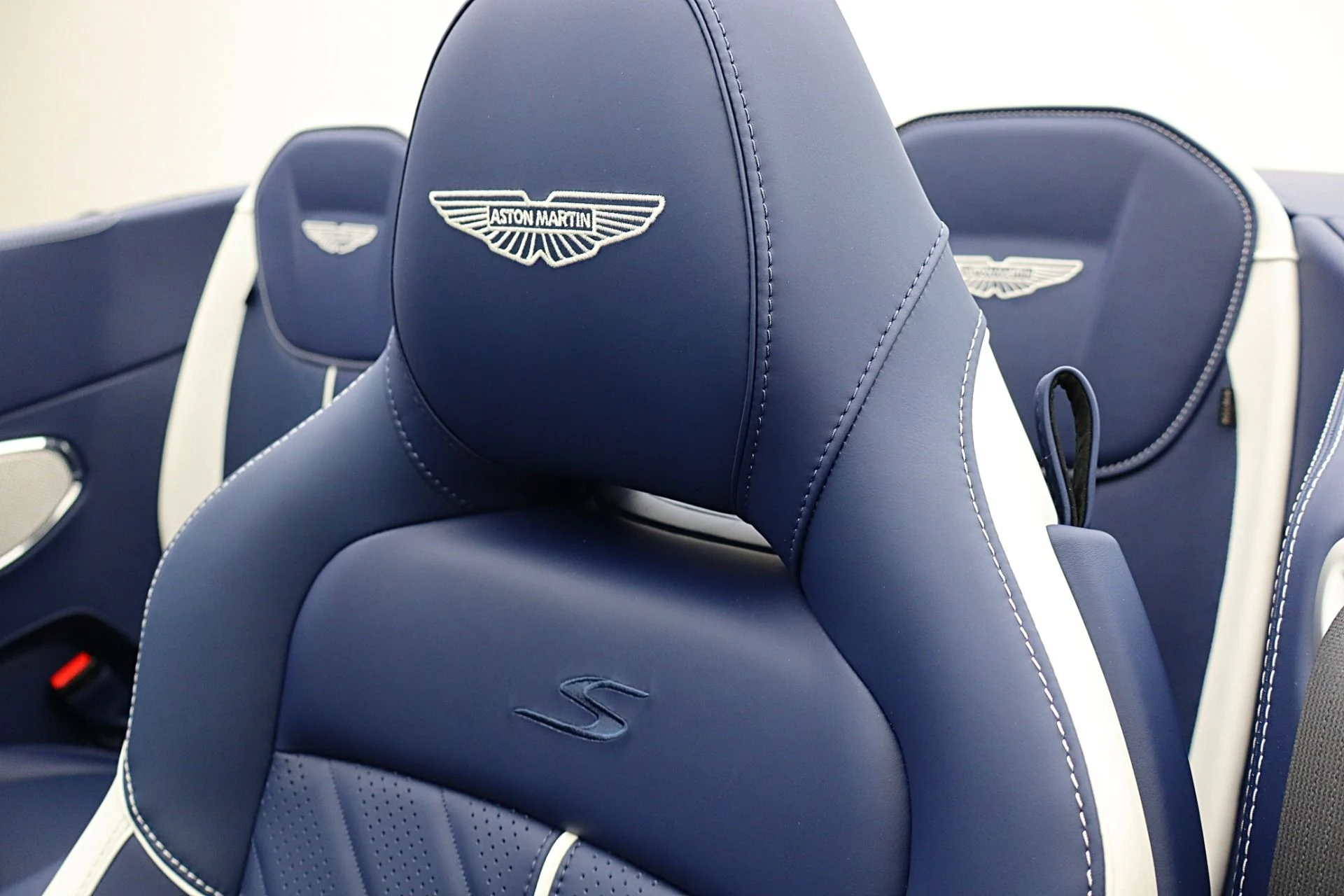 mph036_3044108906_New_2026_Aston_Martin_DB_12_S_Volante_069b1a5067