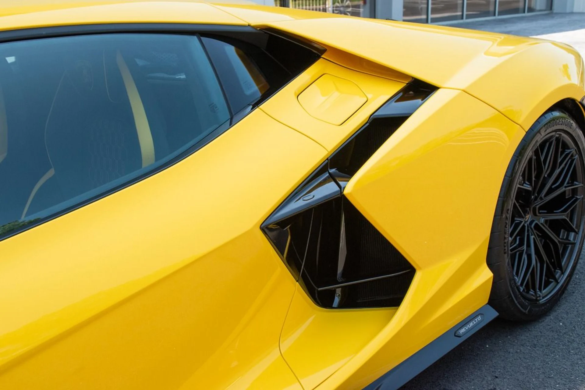 mph036_3045274500_Used_2024_Lamborghini_Revuelto_1740383899_ed89125d60