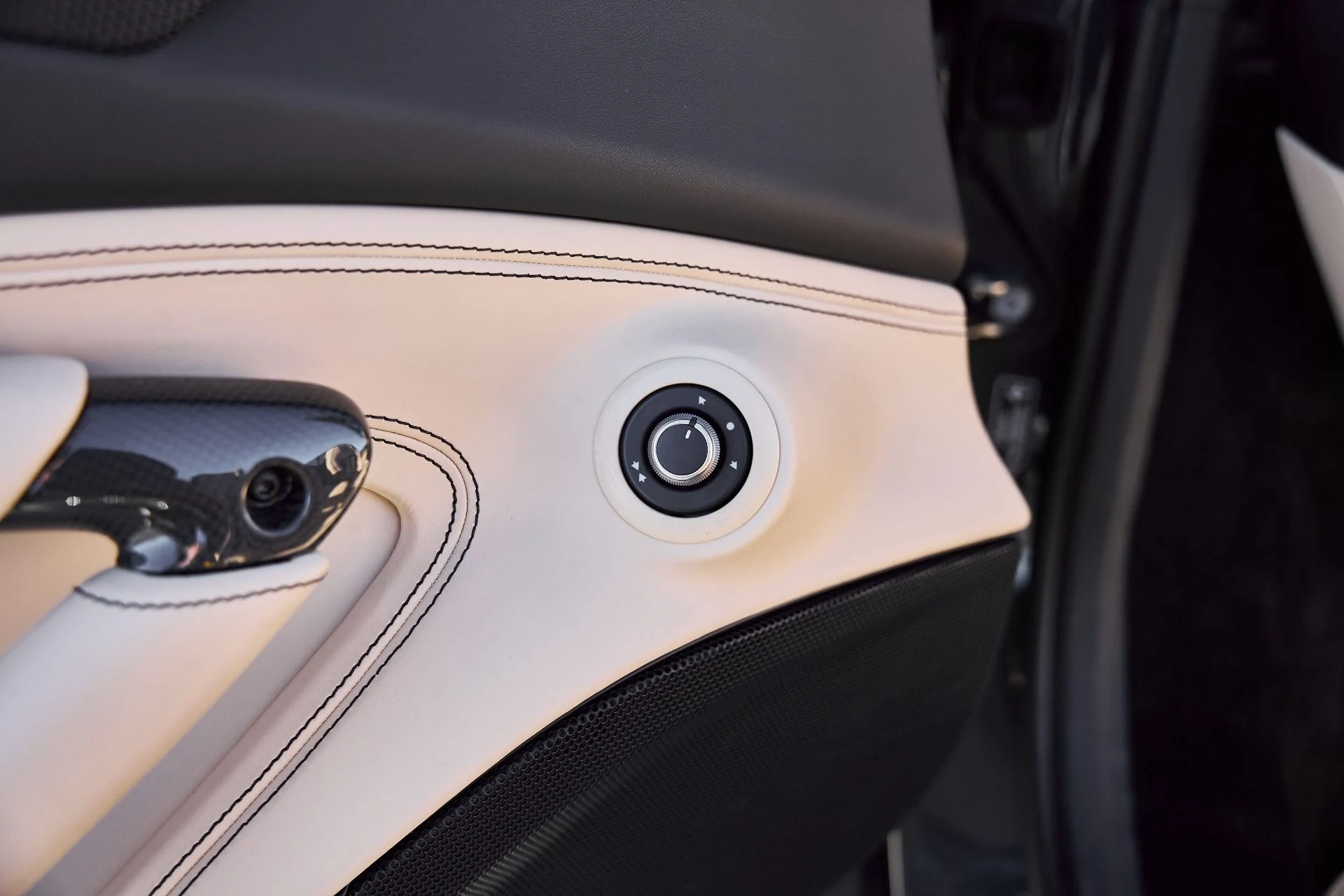 mph036_3046301314_Used_2022_Ferrari_F8_Spider_Base_1768868425_6c513ca586