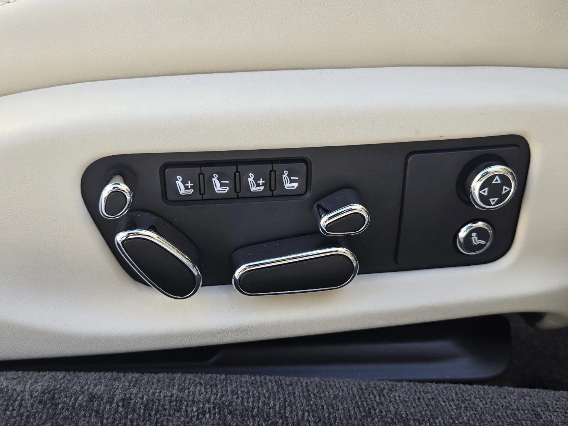 mph036_3050446376_61d9c465bfeea055c30bd302f6daca46x_48db911b25