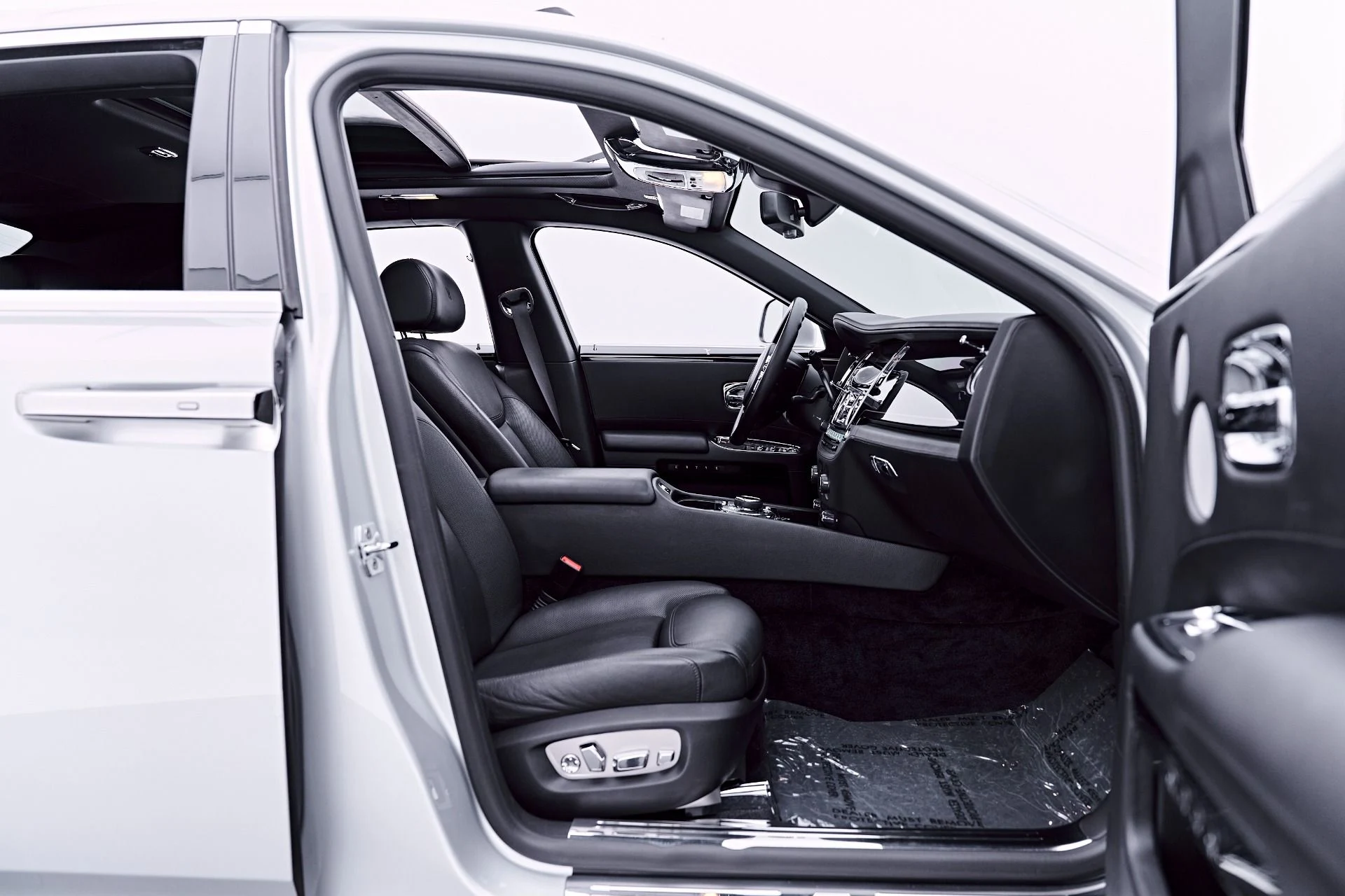 mph036_3051765251_Used_2015_Rolls_Royce_Ghost_Base_1783648171_0c442902b4