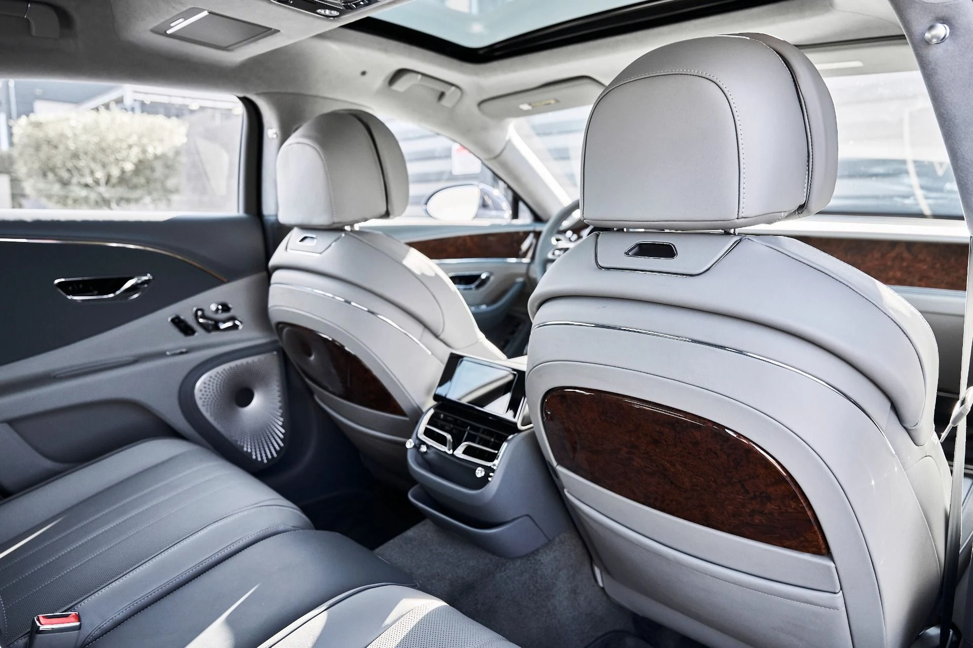 mph036_3073607370_Used_2026_Bentley_Flying_Spur_V8_1775613297_4b9c9da820