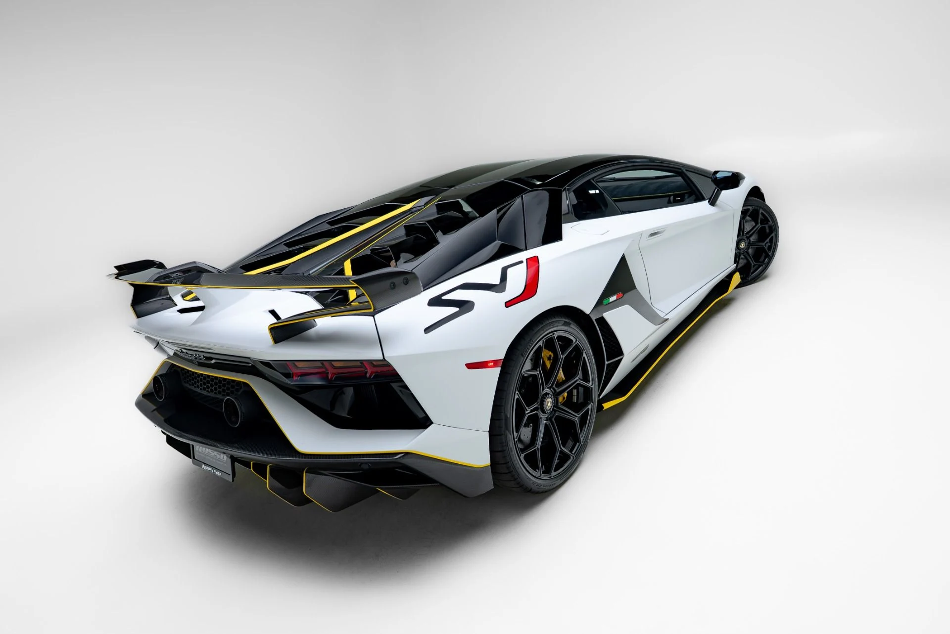 mph036_3081448589_Used_2021_Lamborghini_Aventador_LP_770_4_SVJ_1776372314_09d5f503de