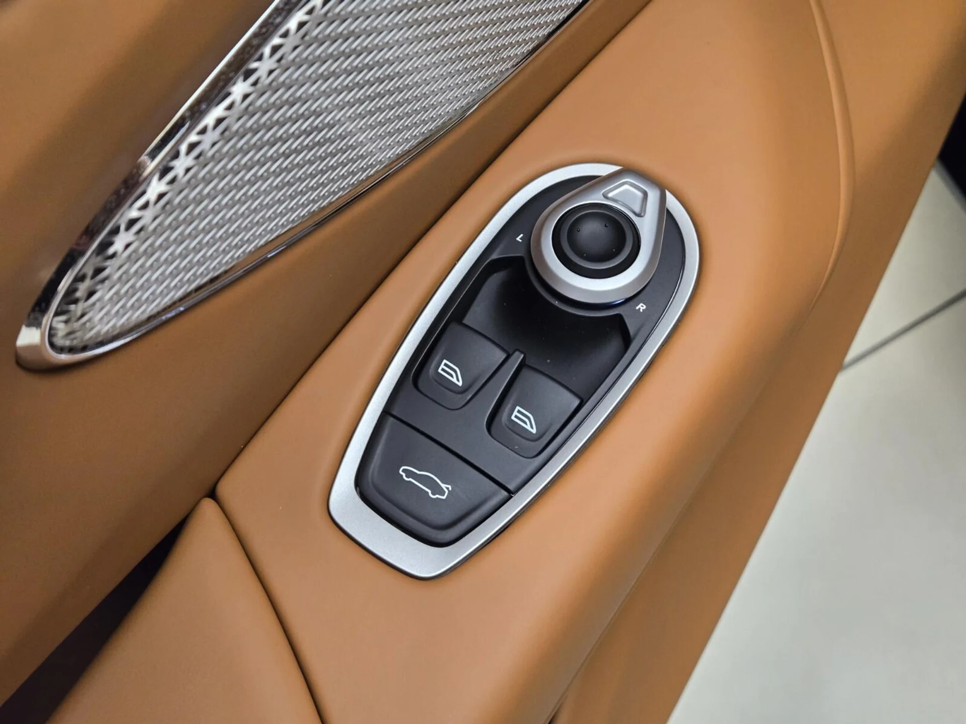 mph036_3091009337_New_2026_Aston_Martin_Vantage_S_1775625509_2b3277703c