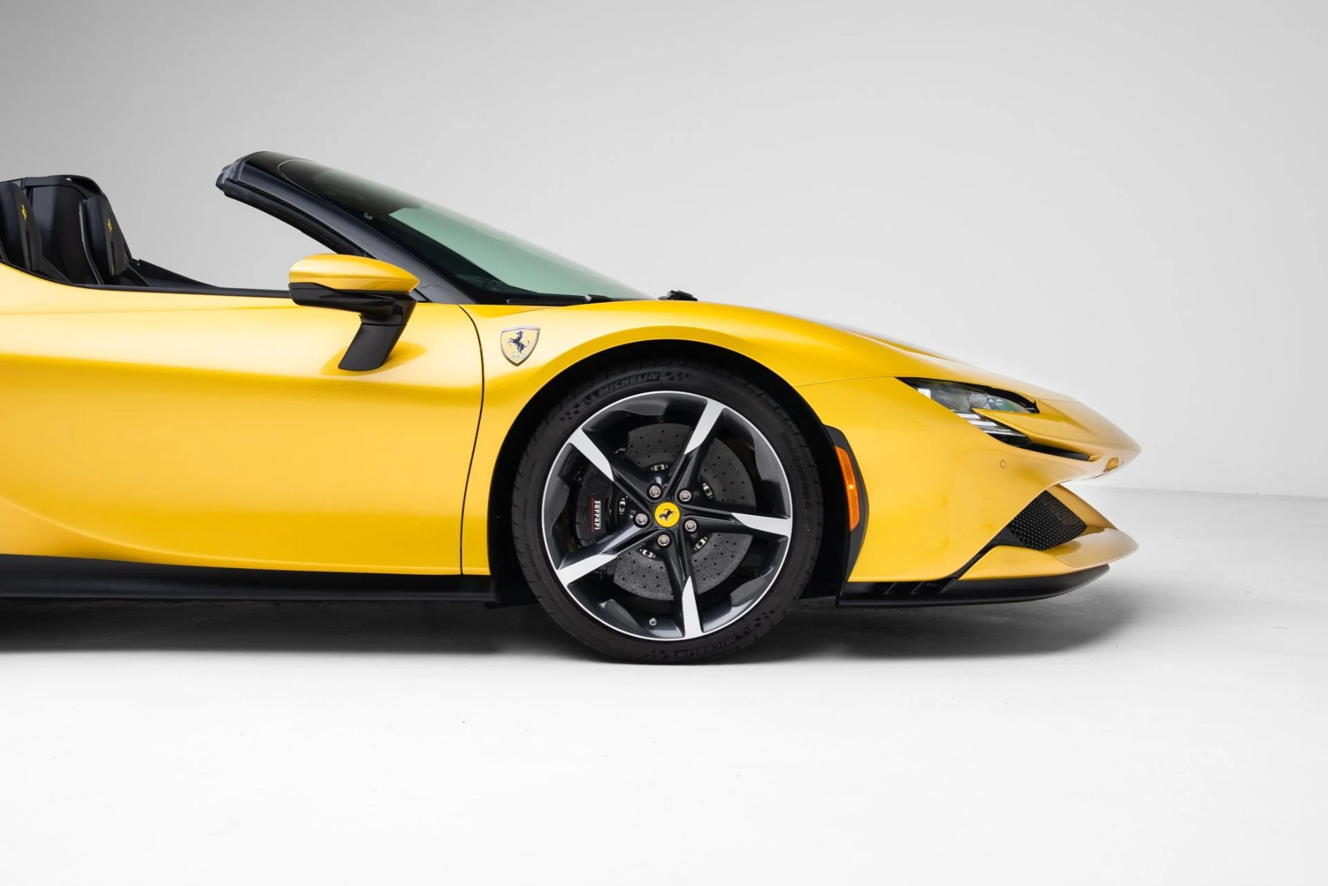 mph036_3092004208_Used_2023_Ferrari_SF_90_Spider_1770940760_abe7393775