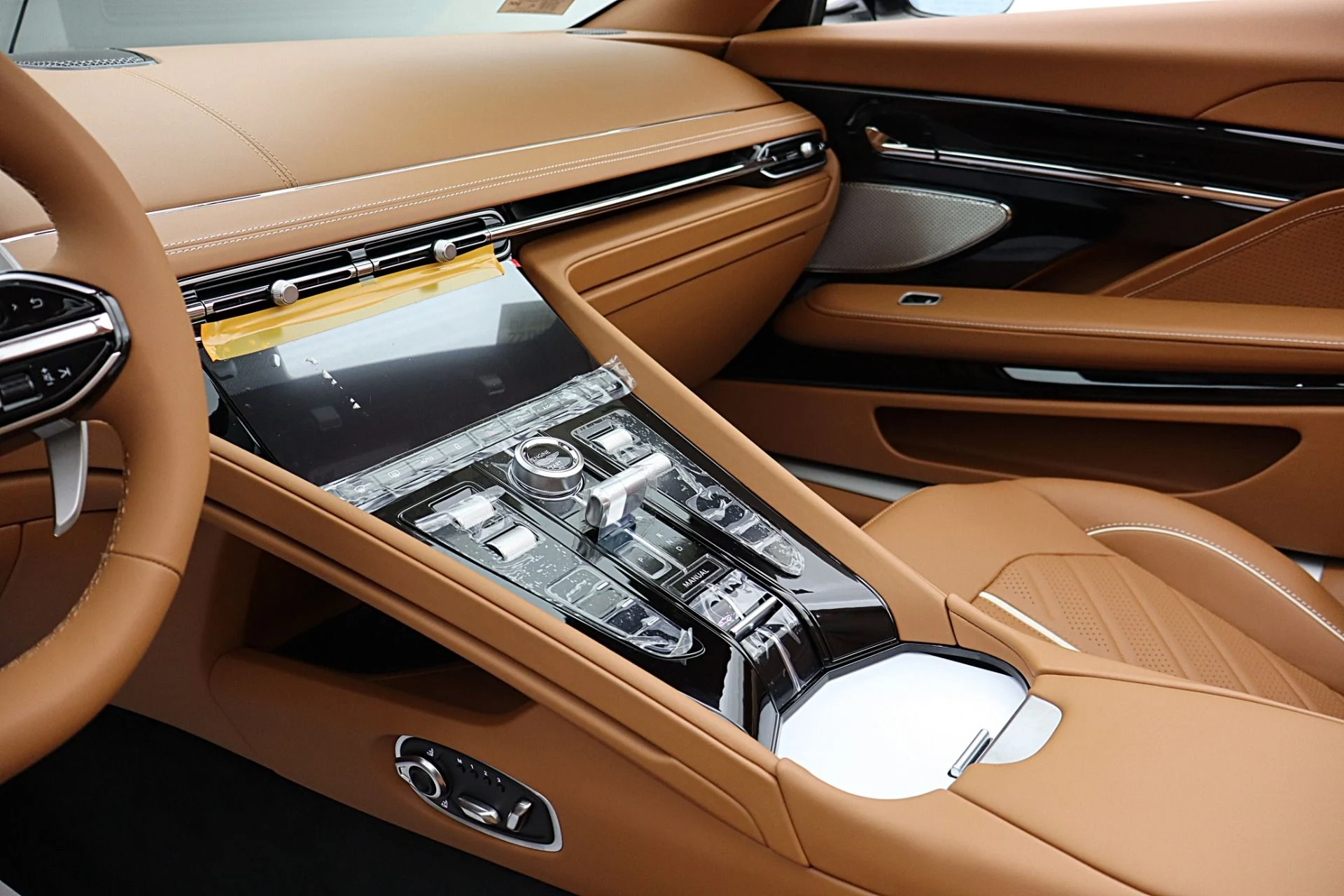 mph036_3097120225_New_2026_Aston_Martin_DB_12_S_Volante_e90ddfc961