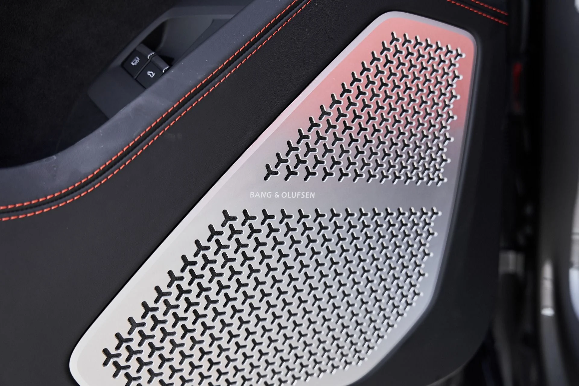 mph036_309949921_Used_2025_Lamborghini_Urus_SE_1770086471_1715f2ad19