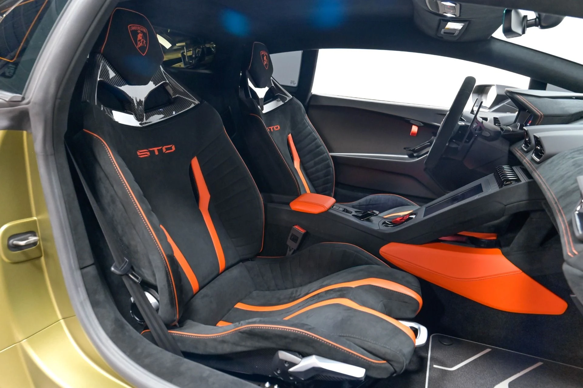 mph036_3117255106_Used_2023_Lamborghini_Huracan_STO_1782768591_51afcbdbe1