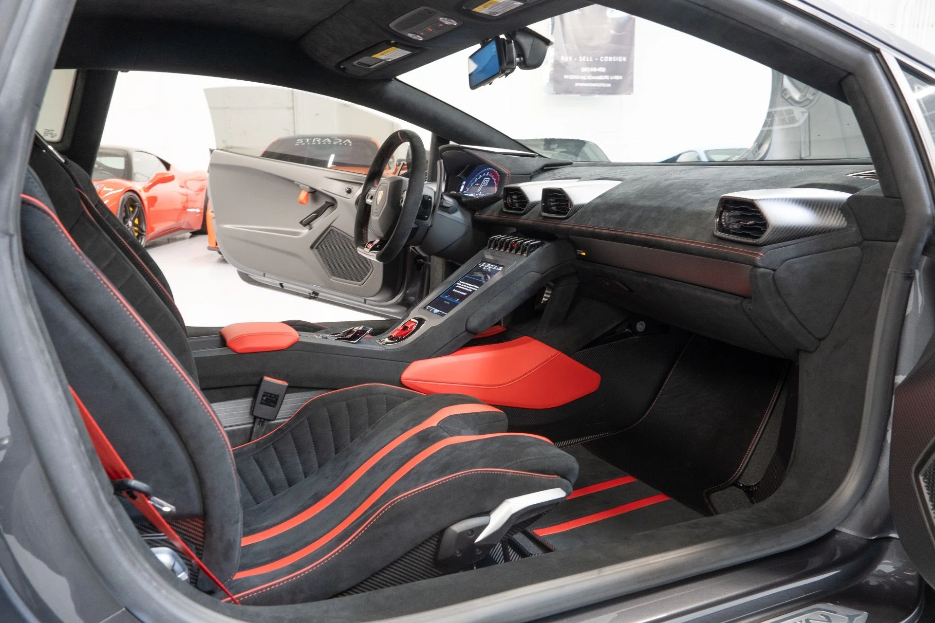 mph036_3128211498_Used_2023_Lamborghini_Huracan_STO_1759172990_9f43c97f0e