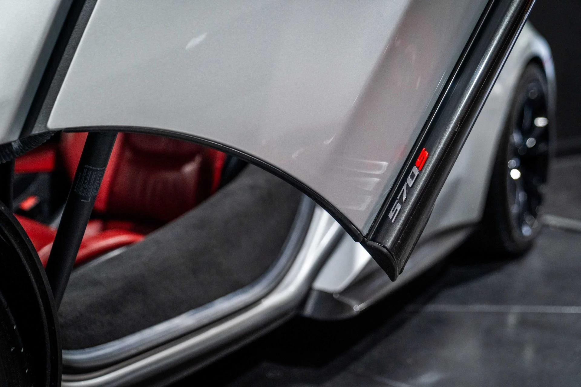 mph036_3132290864_Used_2018_Mc_Laren_570_S_Spider_Loaded_Spec_Larini_exhaust_1765511070_5da33a66af