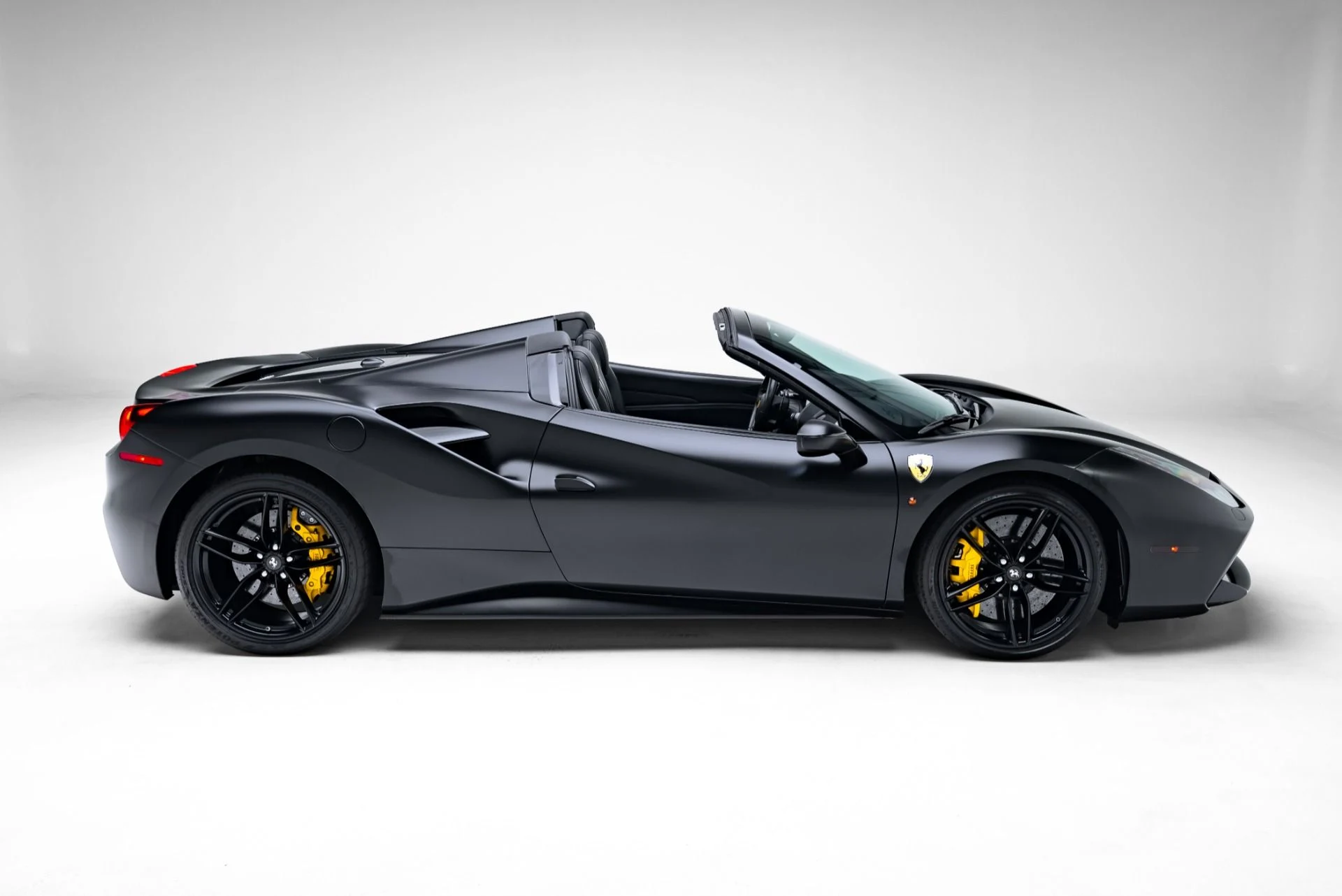 mph036_3134491354_Used_2018_Ferrari_488_Spider_1771880321_f9873d849b