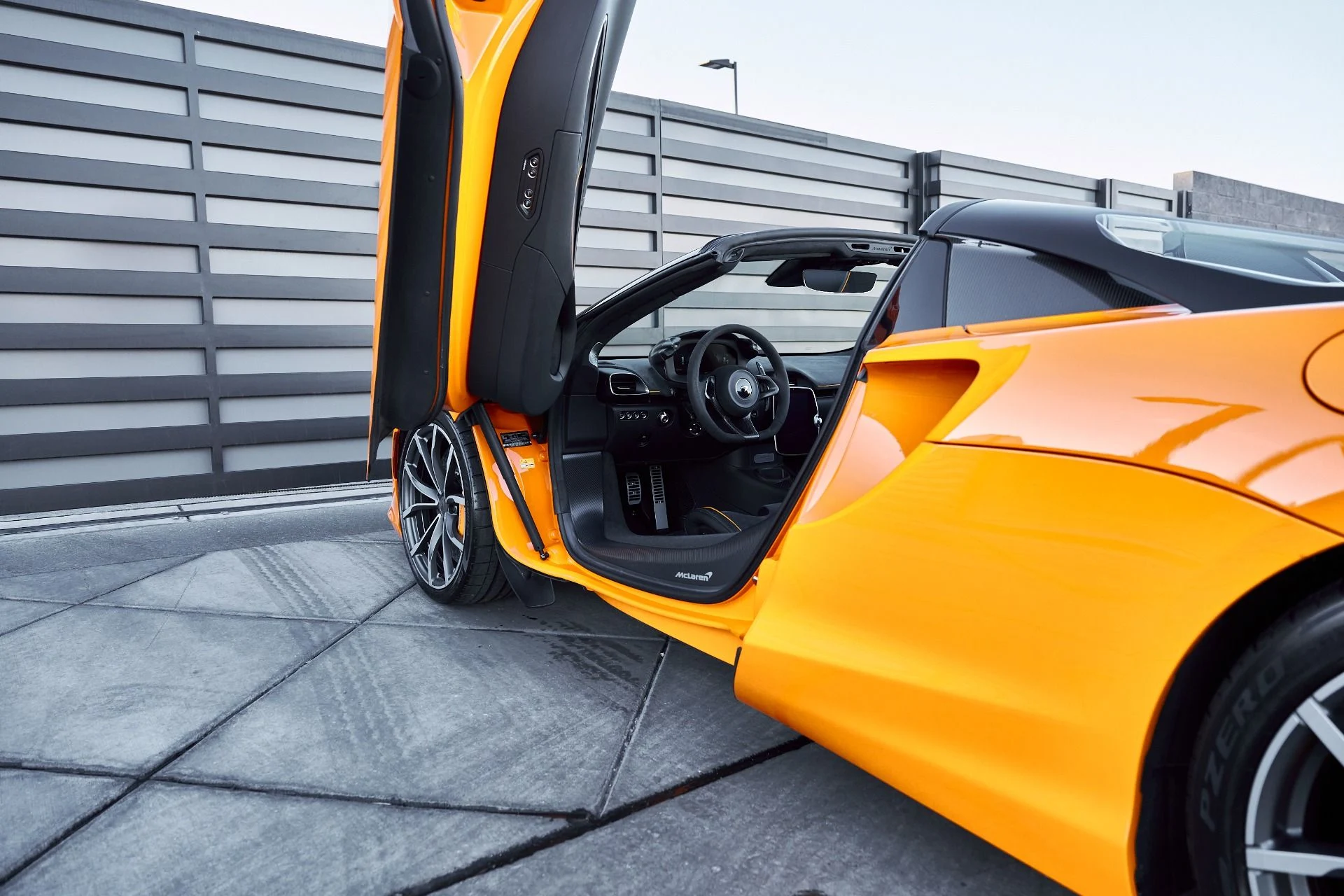 mph036_3134843125_Used_2025_Mc_Laren_Artura_Performance_1769481845_4d38b7b57f