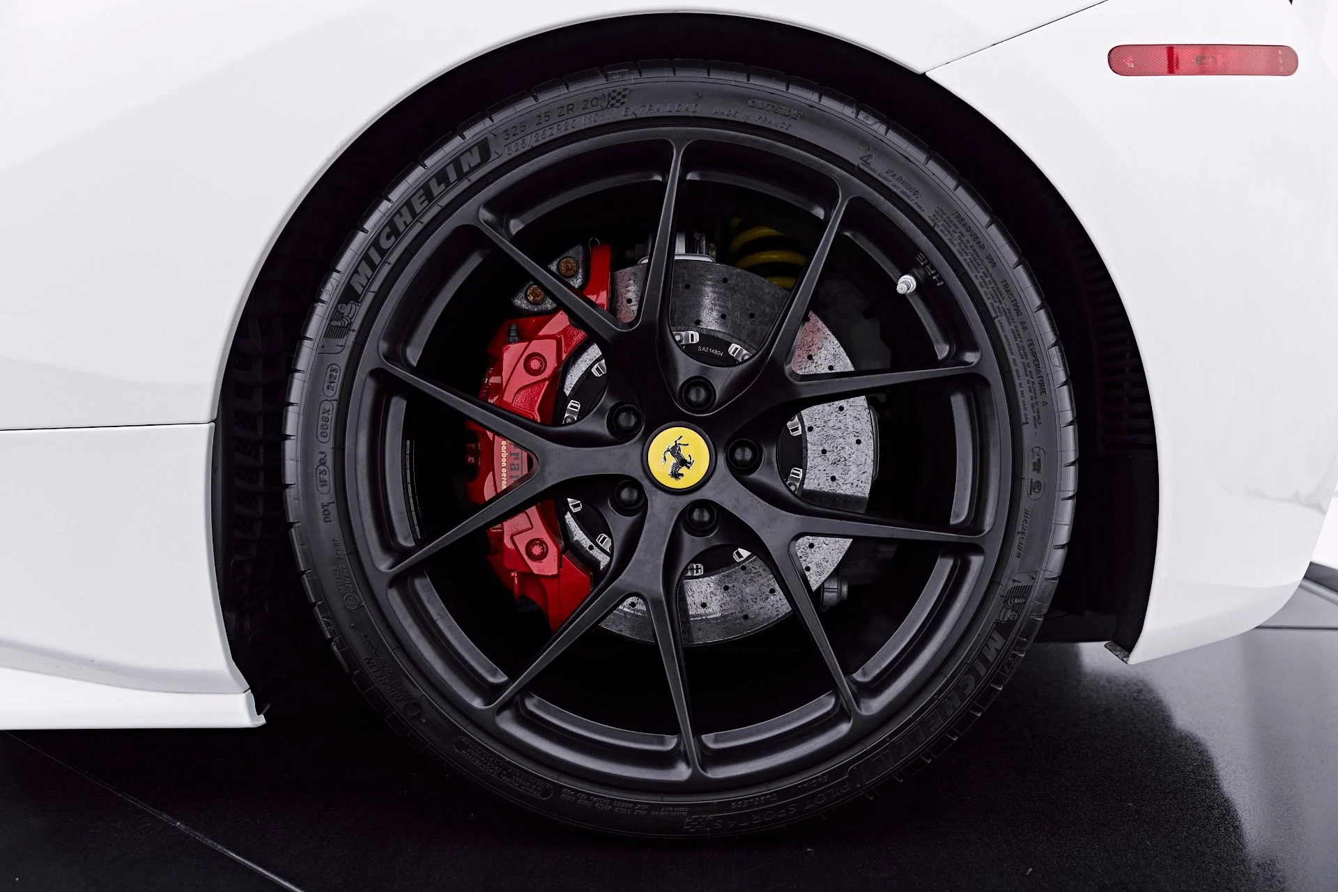 mph036_3140006883_Used_2018_Ferrari_488_GTB_Base_1782869719_bfd85a3773