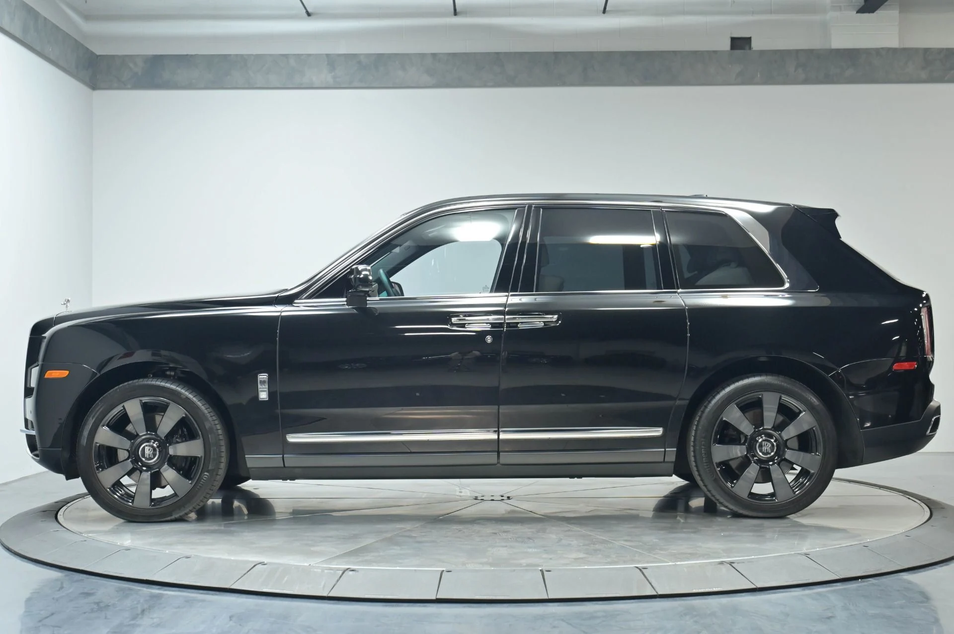 mph036_3141048533_Used_2023_Rolls_Royce_Cullinan_1782858557_a0cf40d6e5