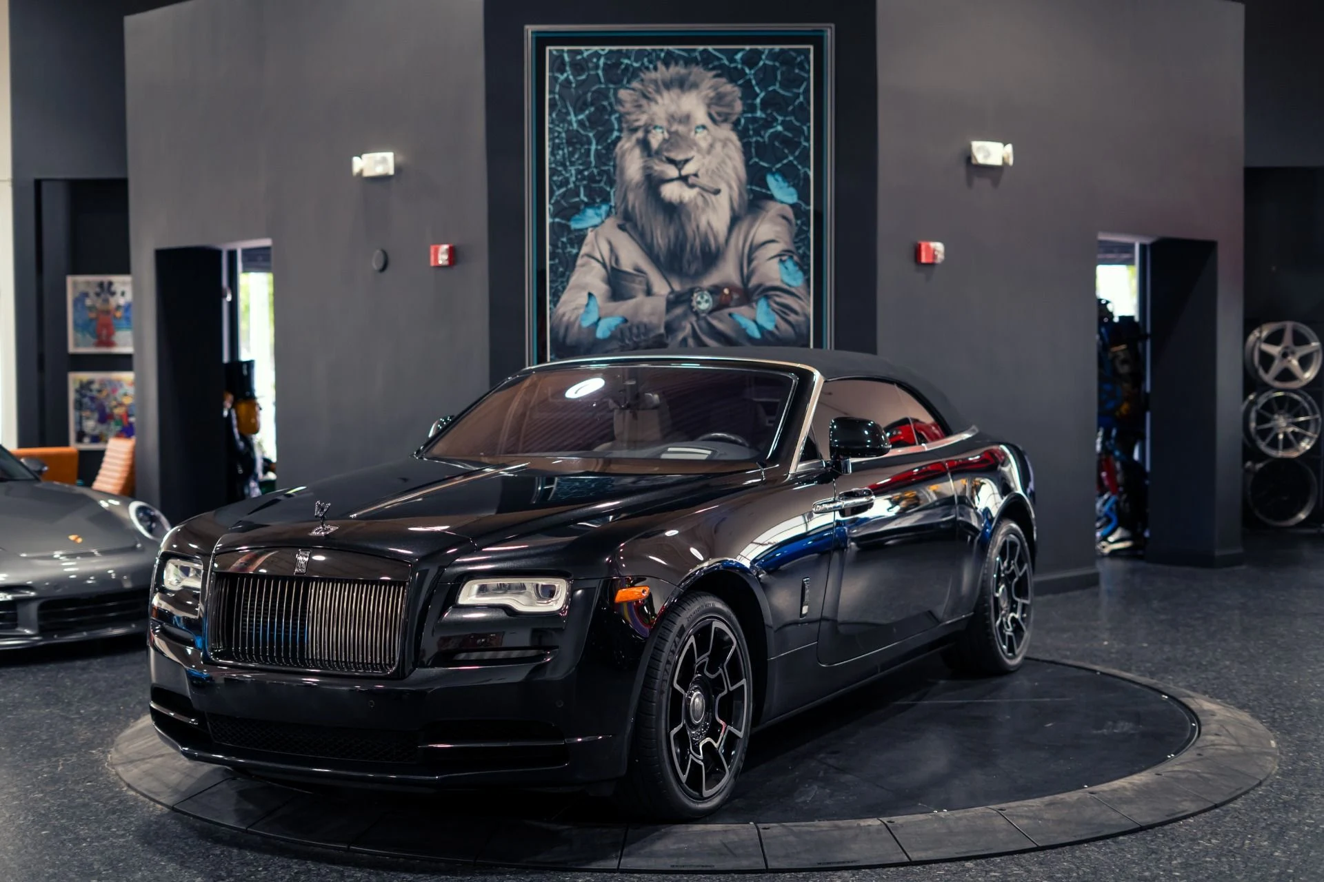 mph036_3147521009_Used_2018_Rolls_Royce_Dawn_Black_Badge_1780761386_4e962be8d3