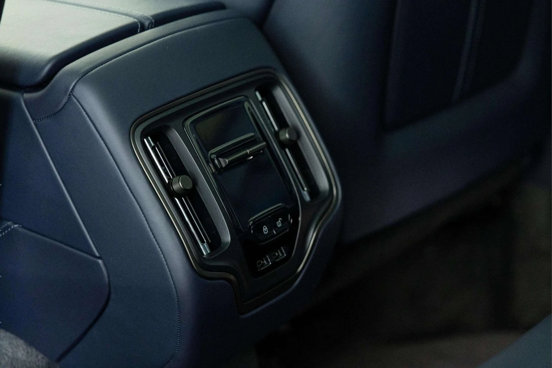 mph036_315733475_7be76249_efa8_4544_9409_a3e230296700_d39841f4f8