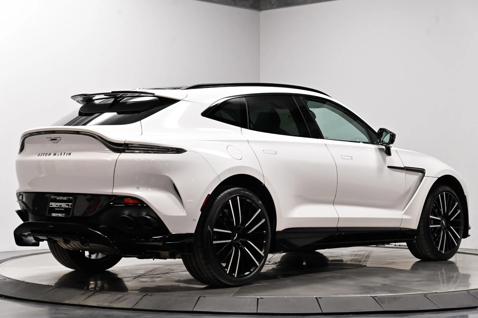 mph036_315740338_Used_2023_Aston_Martin_DBX_707_1791313494_6ce3e5b336