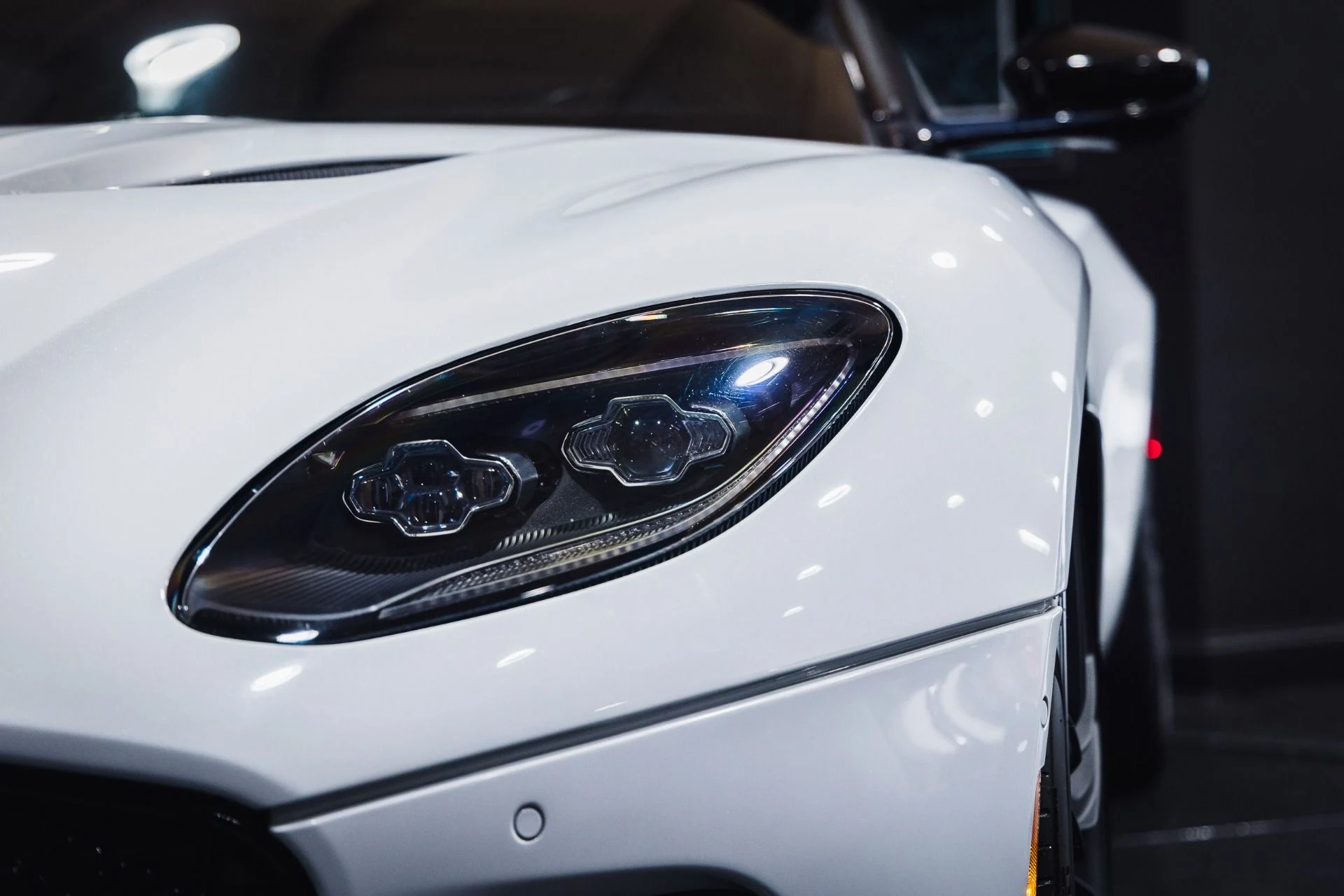 mph036_3159701754_Used_2019_Aston_Martin_DBS_Superleggera_370000_MSRP_CARBON_ROOF_1775436975_cde4333c69