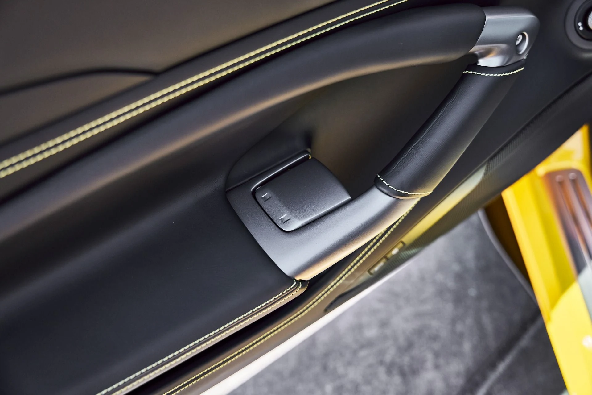 mph036_3160276532_Used_2021_Ferrari_F8_Tributo_Base_1774743051_6a95672552