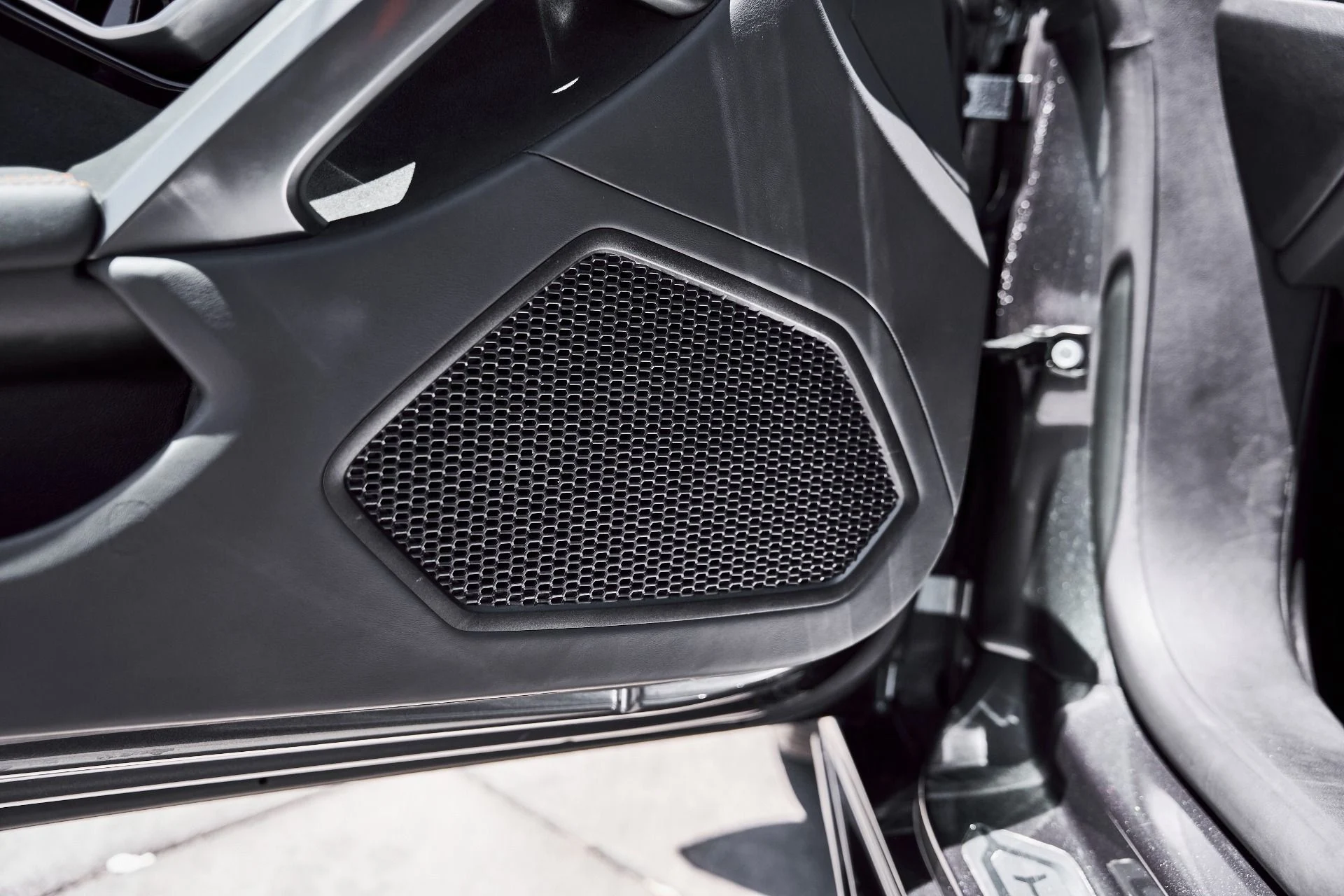 mph036_3169454319_Used_2021_Lamborghini_Huracan_EVO_Base_1780708735_95e8964d83