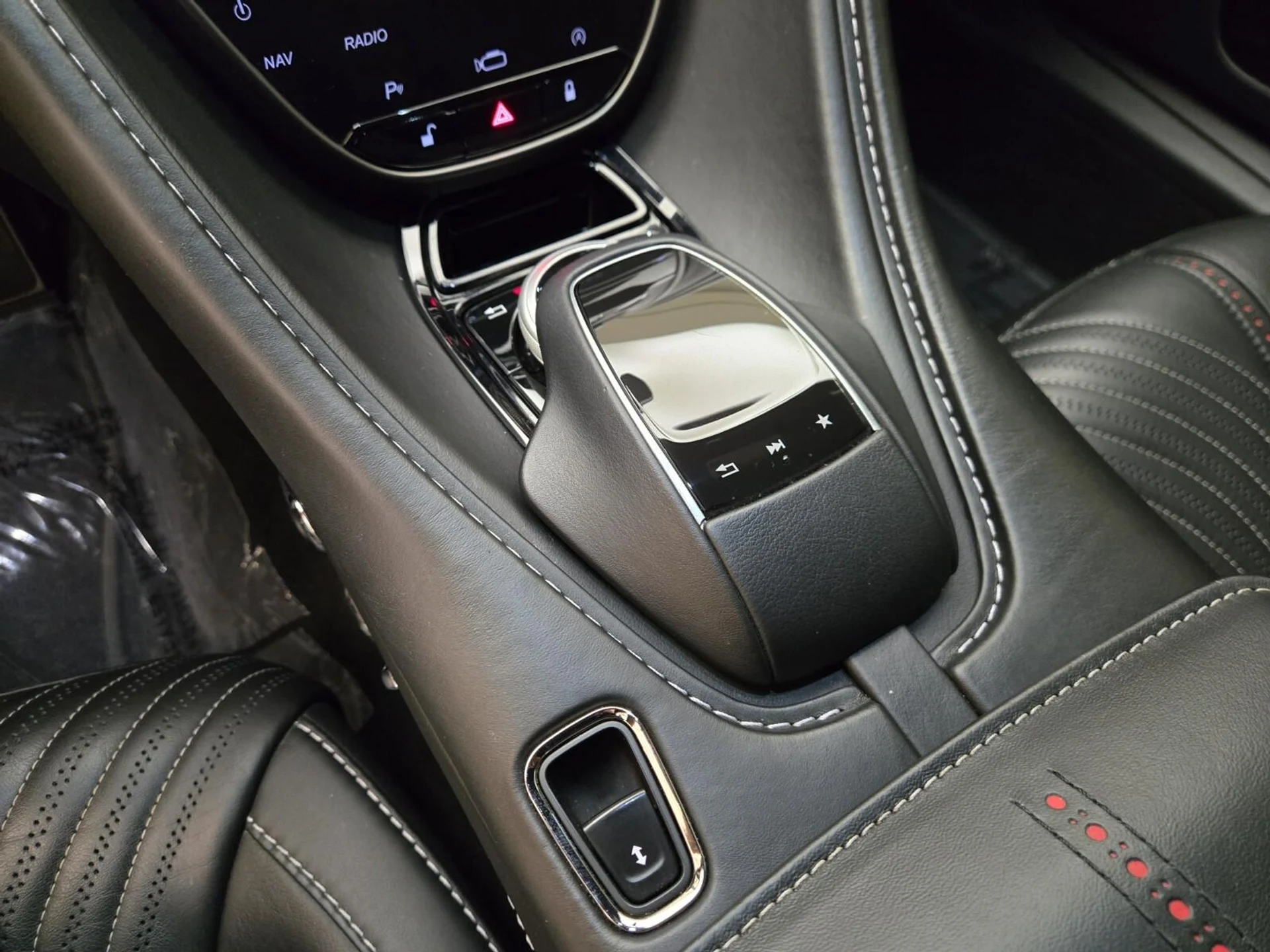 mph036_3182100848_Used_2020_Aston_Martin_DB_11_1727783532_e9d43330bf