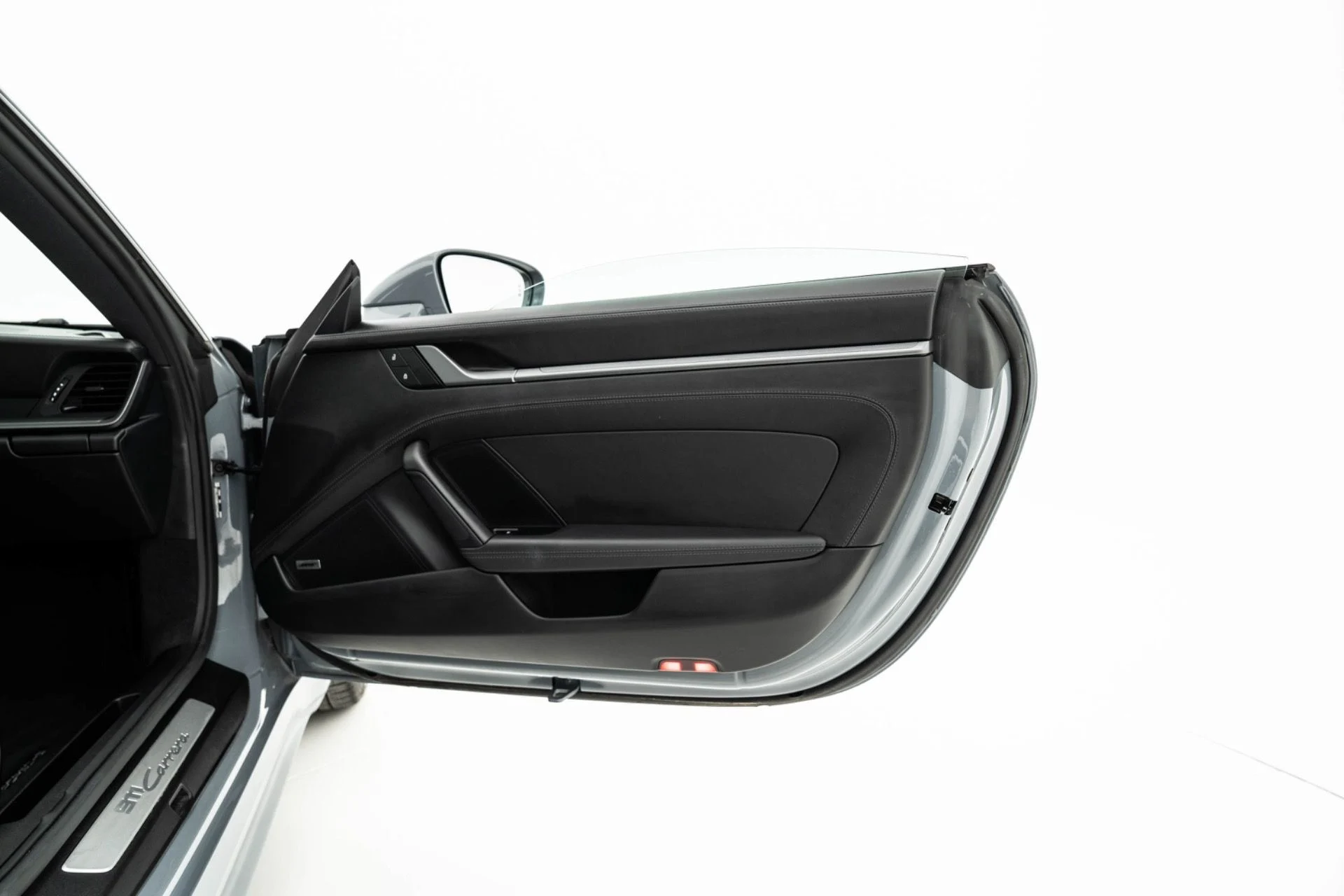 mph036_3190370927_Used_2024_Porsche_911_Carrera_1774628148_105aca88c6