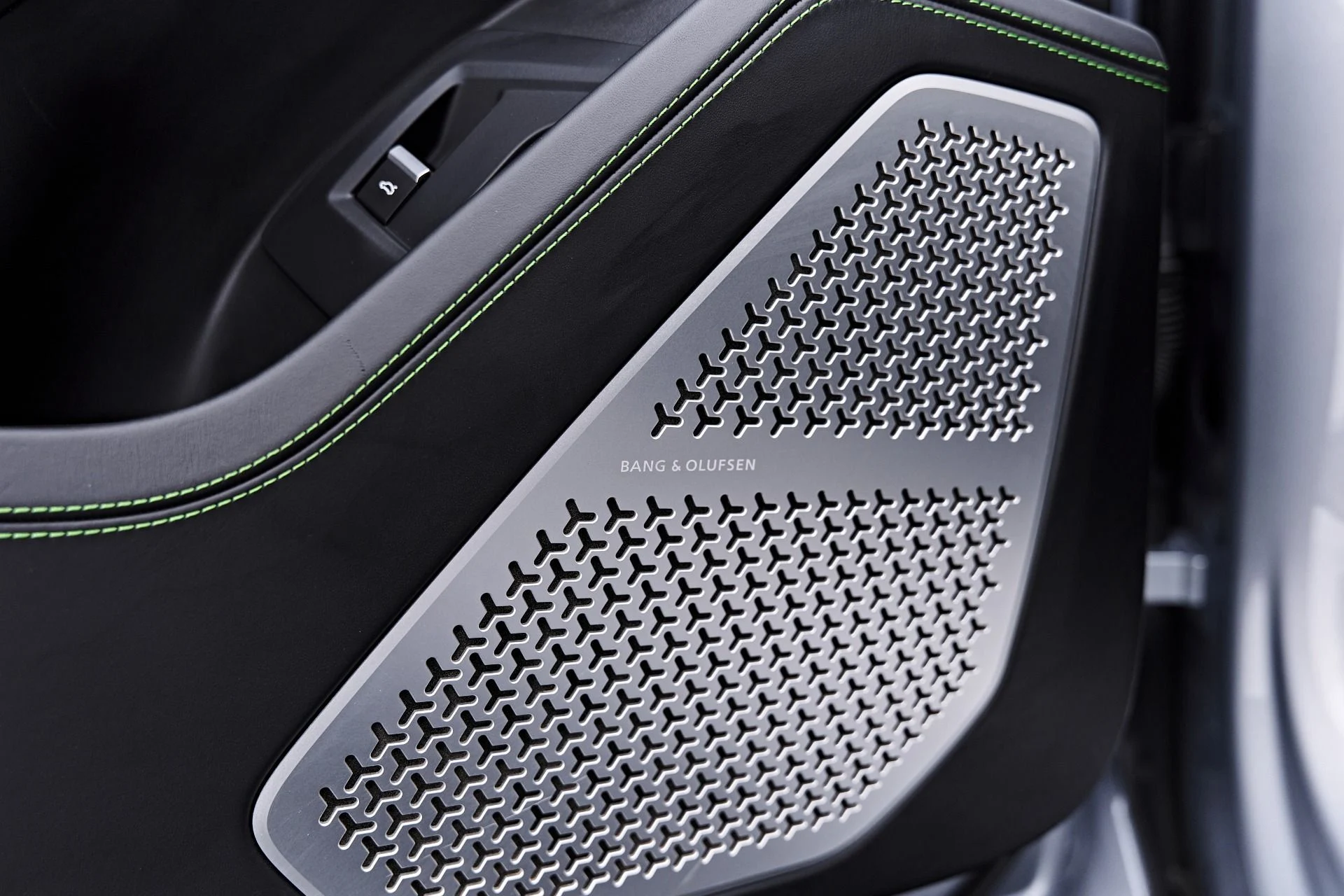 mph036_3195504958_Used_2021_Lamborghini_Urus_1788457917_6179214c78