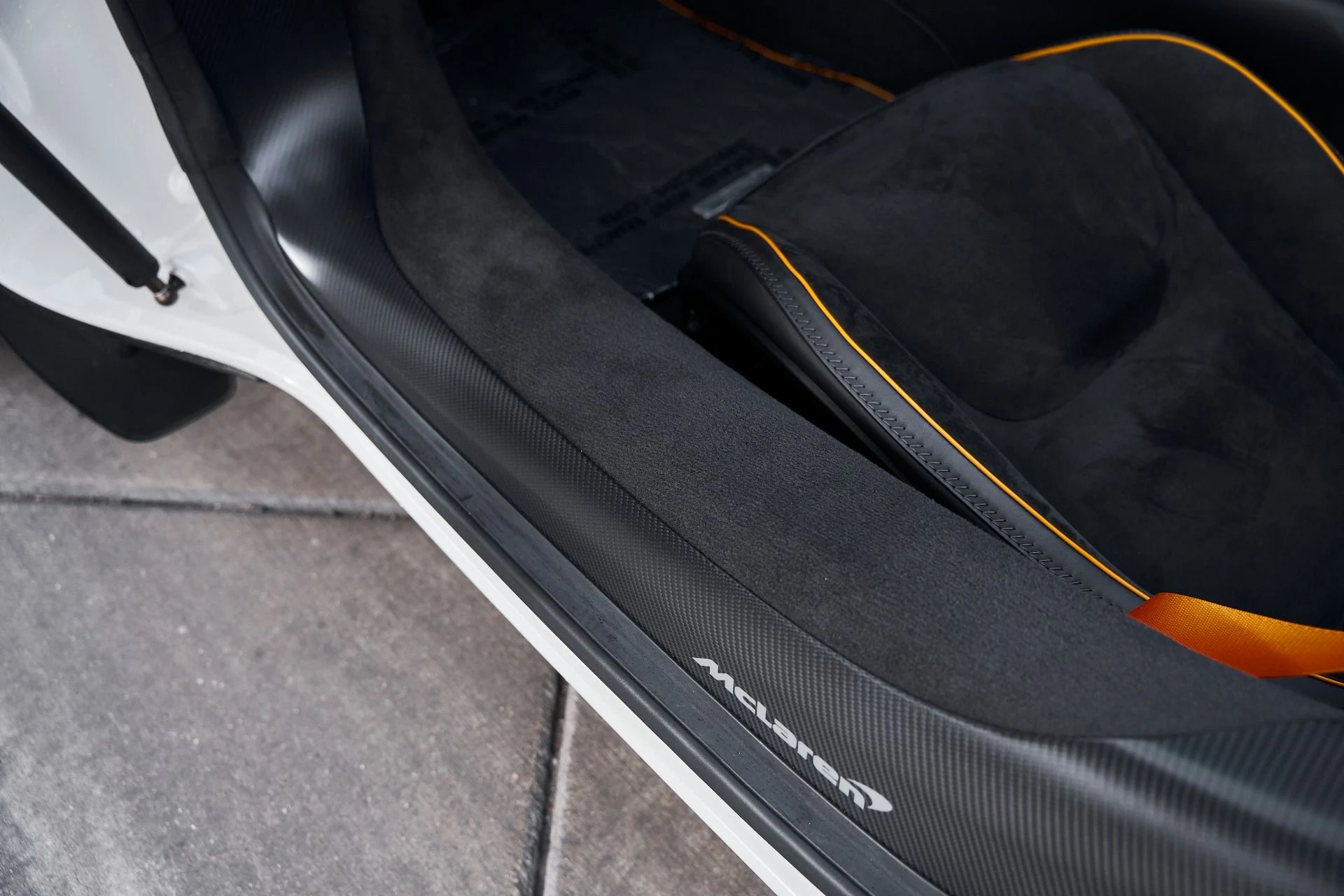 mph036_3212000007_Used_2025_Mc_Laren_Artura_1769221510_3eb50e807c