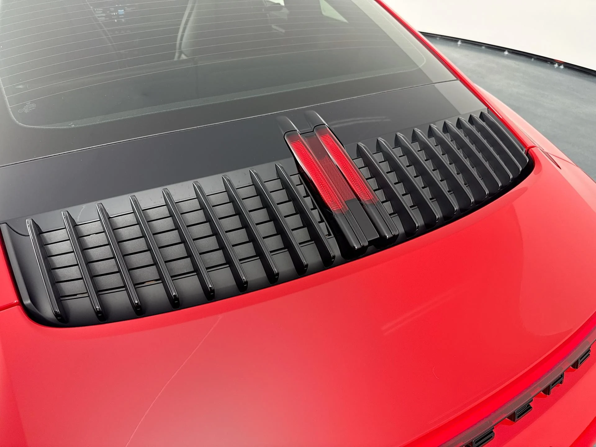 mph036_3214115180_Used_2020_Porsche_911_Carrera_1782937918_ef5e603586