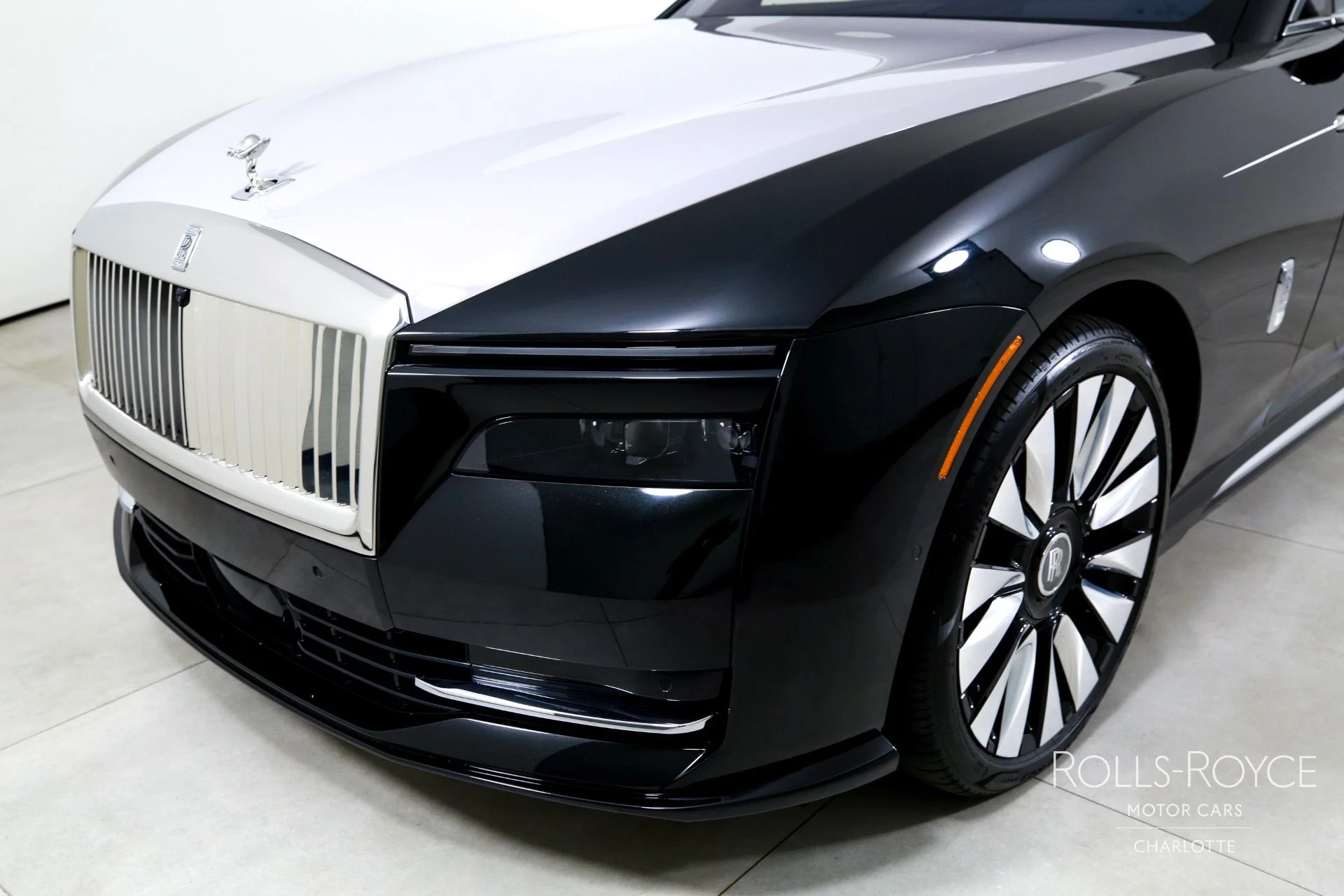 mph036_3214136256_Used_2025_Rolls_Royce_Spectre_1757533458_eacd4f3baa