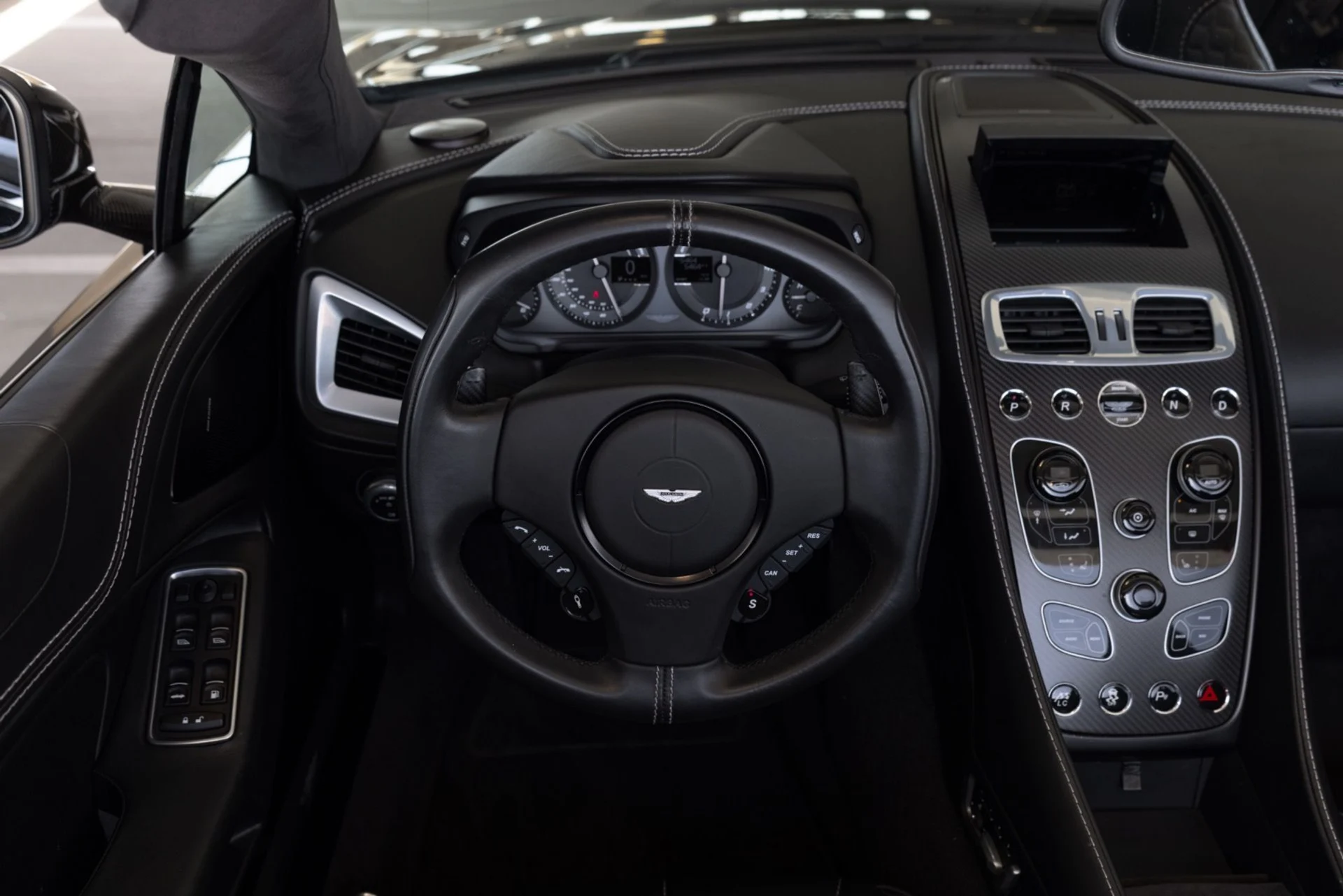 mph036_321738574_Used_2015_Aston_Martin_Vanquish_Volante_1776978035_4fb9ee11ba